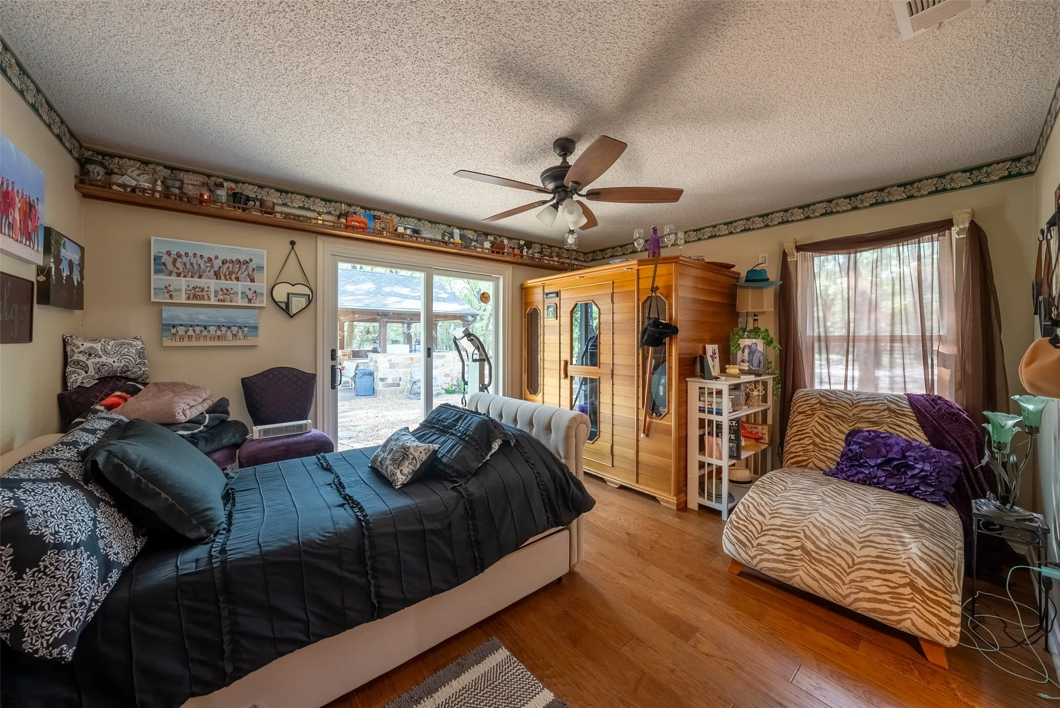 Farm For Sale in Kaufman County , 10100 County Road 4028, Kemp, Texas 75143, 3 Bedrooms, 3 Bathrooms, Garage spaces, 2,370 Sqft, built in 1994, Price $2,250,000, mls#21343695, Real Estate Agent in Kemp, Homes For Sale in Kaufman county, Homes For Sale in Kemp, Realtor in Kemp Texas, Real Estate Brokerage Independent Realty Texas, Luminita Cordes Realtor