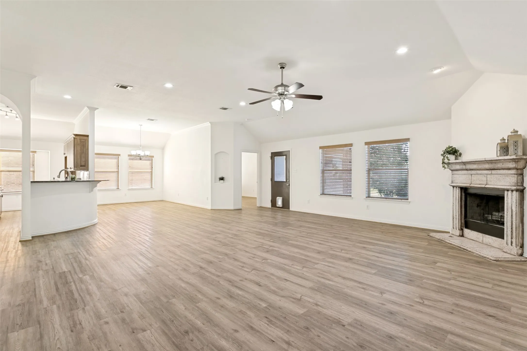 Single Family Residence For Sale in Parker County , 368 Lockwood Lane, Weatherford, Texas 76087, 3 Bedroom, 2 Bathroom, 2 Garage spaces, 2,560 Sqft, built in 2007, mls#21343573, Real Estate Agent in Weatherford, Homes For Sale in Parker county, Homes For Sale in Weatherford, Realtor in Weatherford Texas, Real Estate Brokerage Independent Realty Texas, Luminita Cordes Realtor