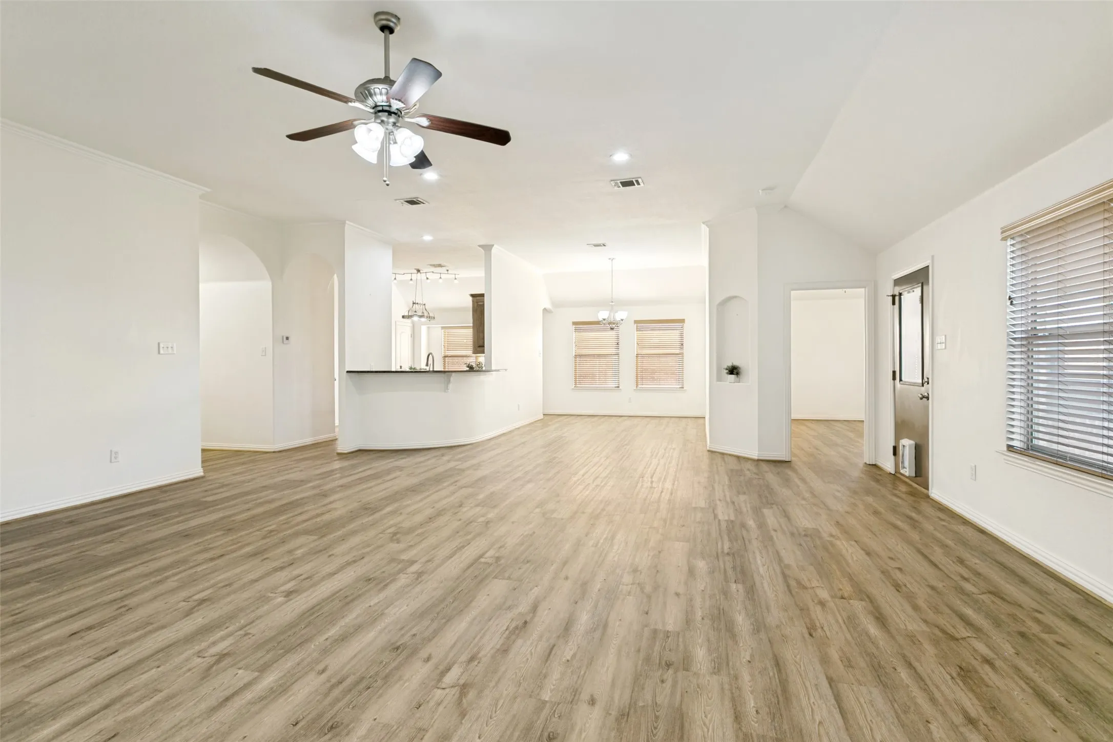 Single Family Residence For Sale in Parker County , 368 Lockwood Lane, Weatherford, Texas 76087, 3 Bedroom, 2 Bathroom, 2 Garage spaces, 2,560 Sqft, built in 2007, mls#21343573, Real Estate Agent in Weatherford, Homes For Sale in Parker county, Homes For Sale in Weatherford, Realtor in Weatherford Texas, Real Estate Brokerage Independent Realty Texas, Luminita Cordes Realtor