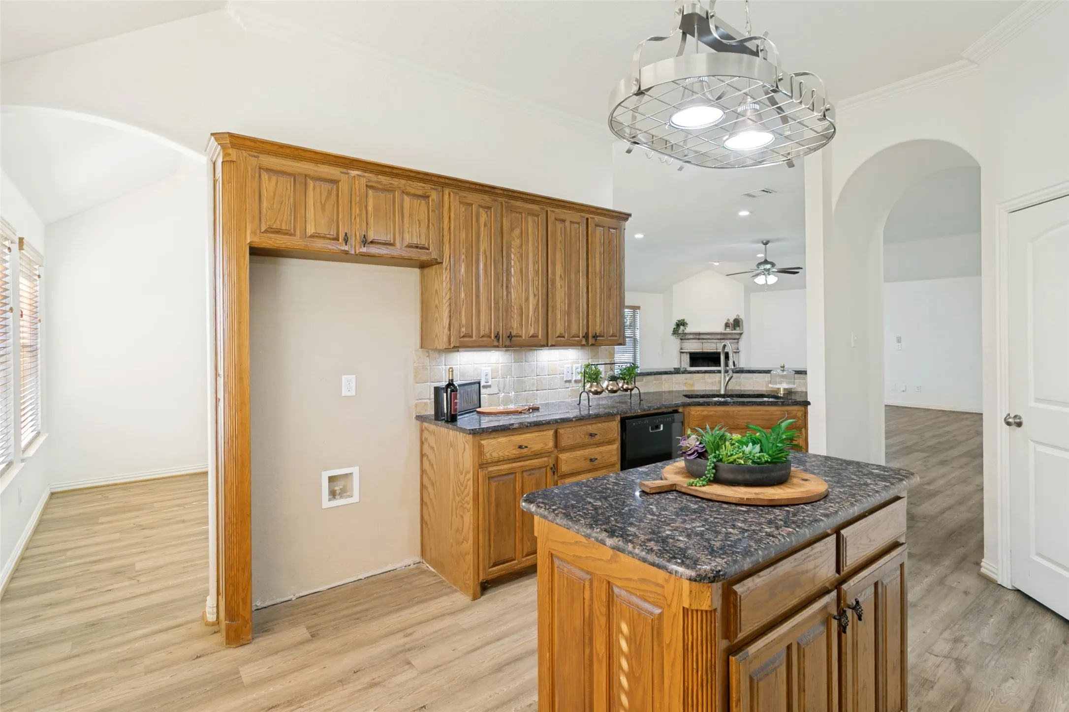 Single Family Residence For Sale in Parker County , 368 Lockwood Lane, Weatherford, Texas 76087, 3 Bedroom, 2 Bathroom, 2 Garage spaces, 2,560 Sqft, built in 2007, mls#21343573, Real Estate Agent in Weatherford, Homes For Sale in Parker county, Homes For Sale in Weatherford, Realtor in Weatherford Texas, Real Estate Brokerage Independent Realty Texas, Luminita Cordes Realtor