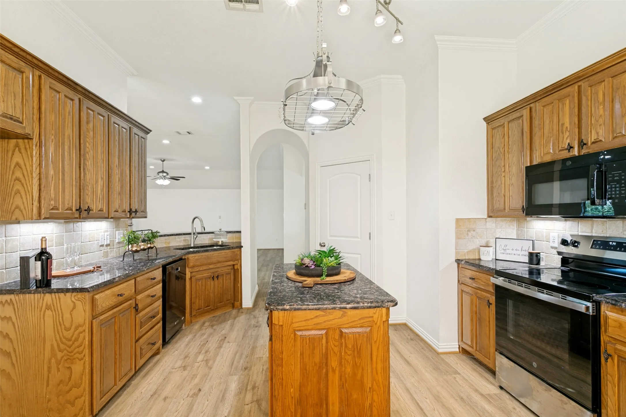 Single Family Residence For Sale in Parker County , 368 Lockwood Lane, Weatherford, Texas 76087, 3 Bedroom, 2 Bathroom, 2 Garage spaces, 2,560 Sqft, built in 2007, mls#21343573, Real Estate Agent in Weatherford, Homes For Sale in Parker county, Homes For Sale in Weatherford, Realtor in Weatherford Texas, Real Estate Brokerage Independent Realty Texas, Luminita Cordes Realtor