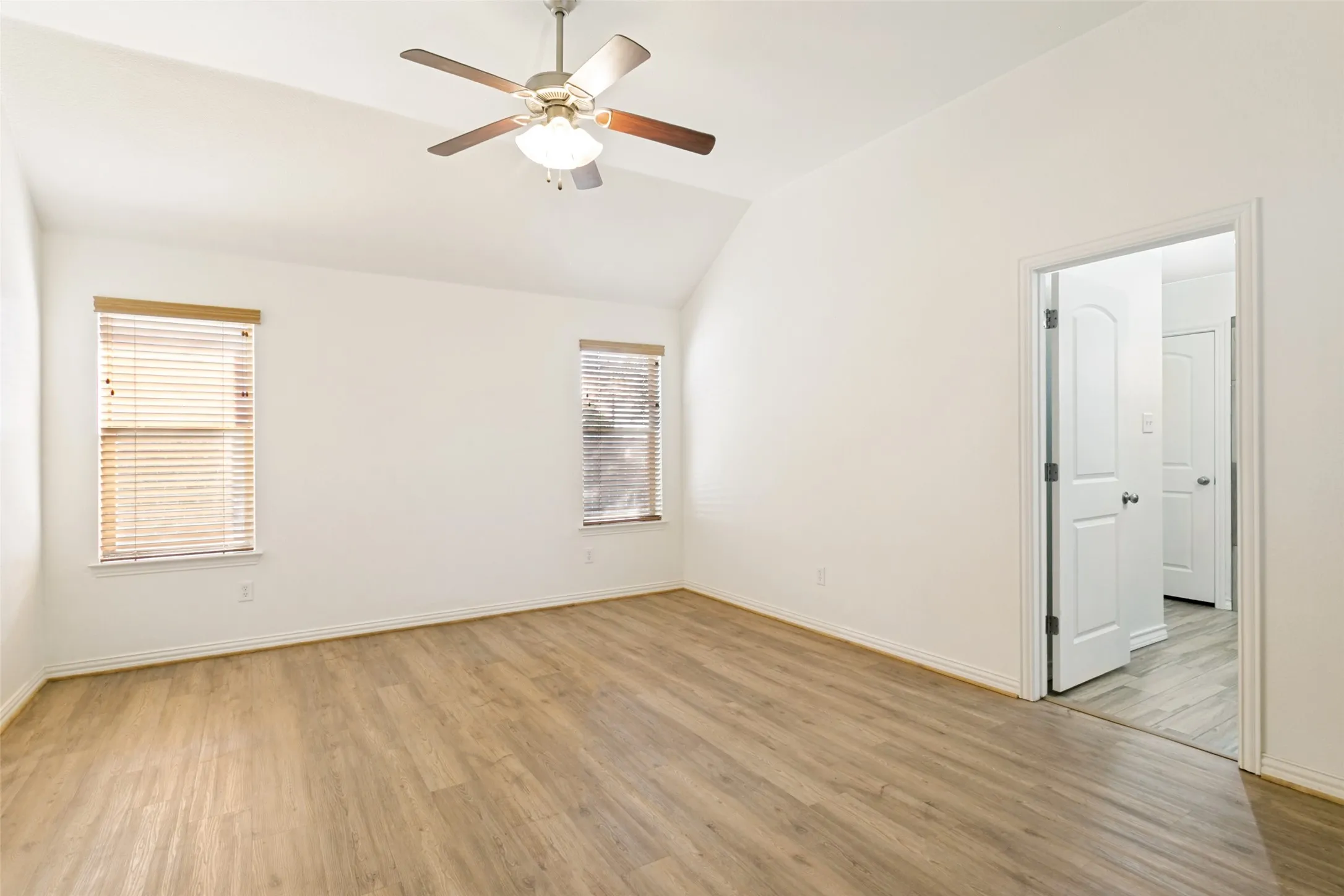 Single Family Residence For Sale in Parker County , 368 Lockwood Lane, Weatherford, Texas 76087, 3 Bedroom, 2 Bathroom, 2 Garage spaces, 2,560 Sqft, built in 2007, mls#21343573, Real Estate Agent in Weatherford, Homes For Sale in Parker county, Homes For Sale in Weatherford, Realtor in Weatherford Texas, Real Estate Brokerage Independent Realty Texas, Luminita Cordes Realtor