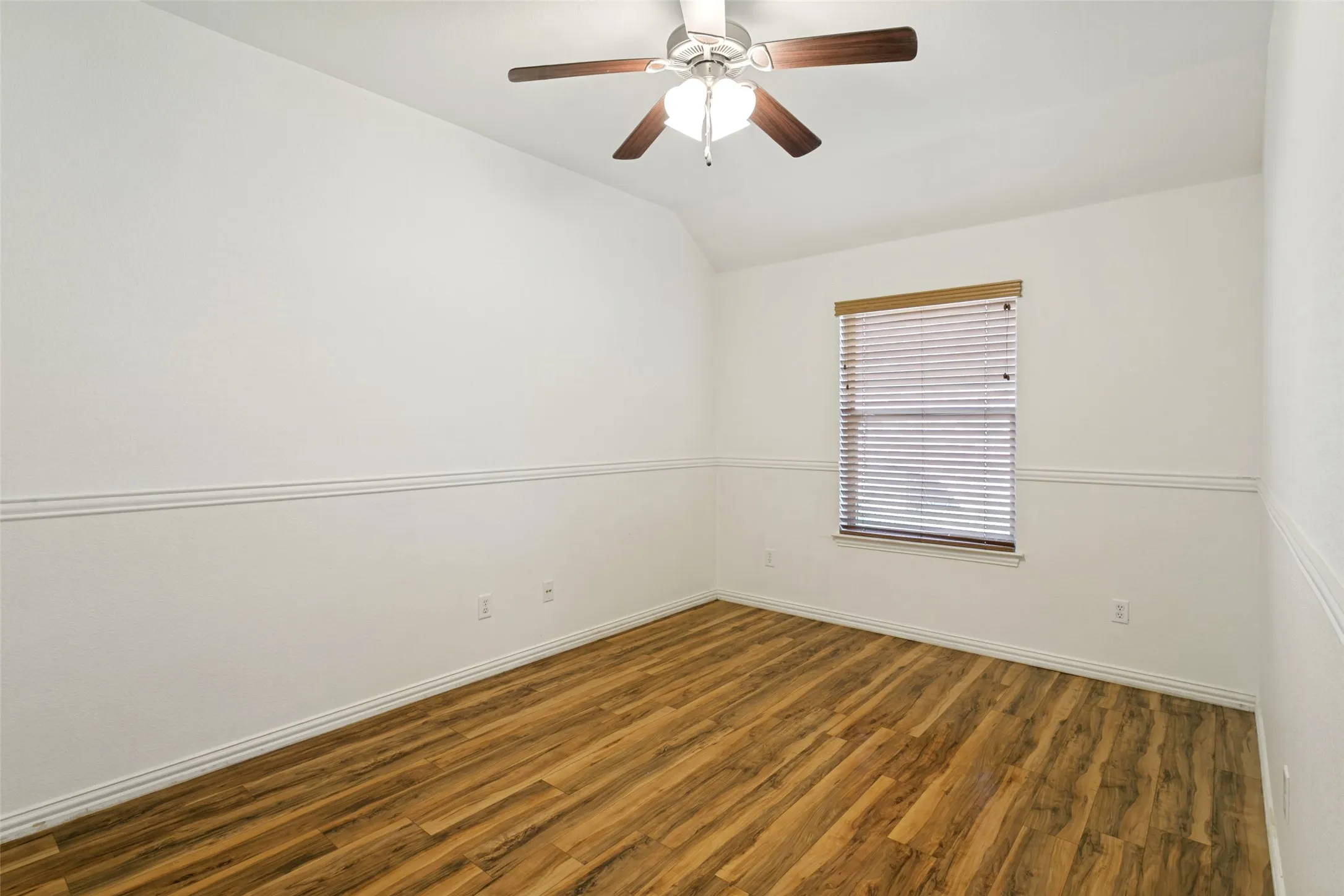 Single Family Residence For Sale in Parker County , 368 Lockwood Lane, Weatherford, Texas 76087, 3 Bedroom, 2 Bathroom, 2 Garage spaces, 2,560 Sqft, built in 2007, mls#21343573, Real Estate Agent in Weatherford, Homes For Sale in Parker county, Homes For Sale in Weatherford, Realtor in Weatherford Texas, Real Estate Brokerage Independent Realty Texas, Luminita Cordes Realtor