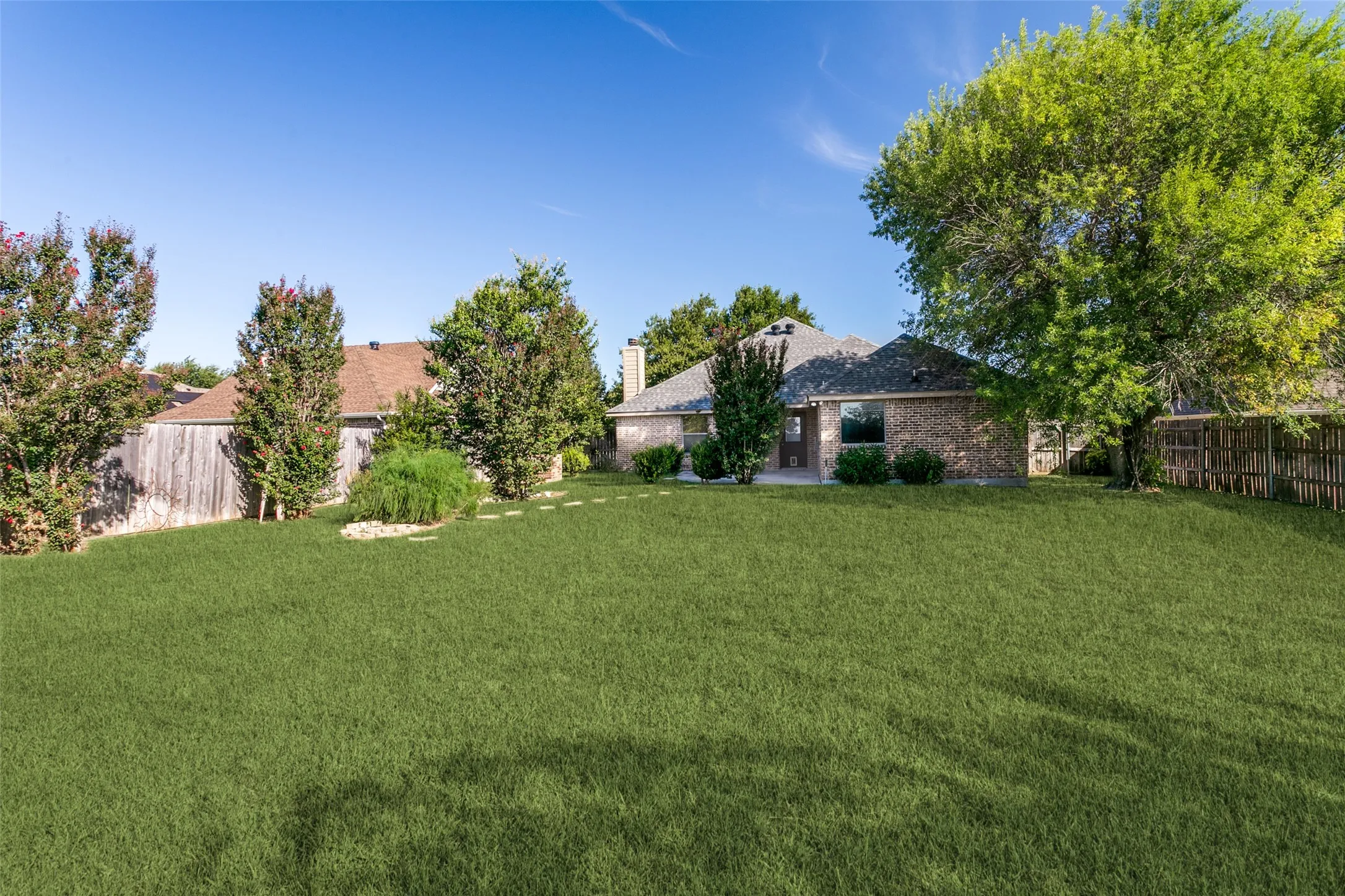 Single Family Residence For Sale in Parker County , 368 Lockwood Lane, Weatherford, Texas 76087, 3 Bedroom, 2 Bathroom, 2 Garage spaces, 2,560 Sqft, built in 2007, mls#21343573, Real Estate Agent in Weatherford, Homes For Sale in Parker county, Homes For Sale in Weatherford, Realtor in Weatherford Texas, Real Estate Brokerage Independent Realty Texas, Luminita Cordes Realtor