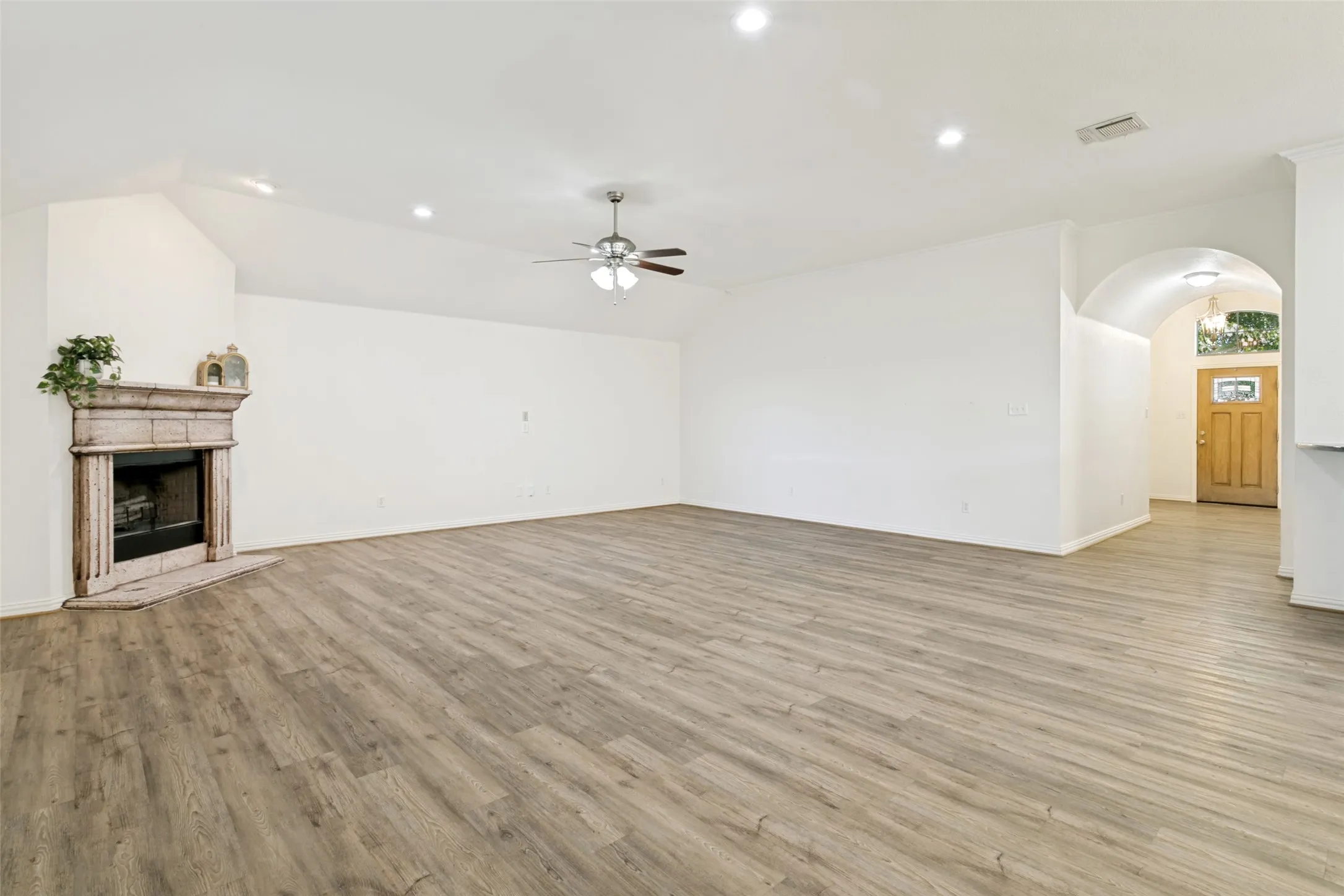 Single Family Residence For Sale in Parker County , 368 Lockwood Lane, Weatherford, Texas 76087, 3 Bedroom, 2 Bathroom, 2 Garage spaces, 2,560 Sqft, built in 2007, mls#21343573, Real Estate Agent in Weatherford, Homes For Sale in Parker county, Homes For Sale in Weatherford, Realtor in Weatherford Texas, Real Estate Brokerage Independent Realty Texas, Luminita Cordes Realtor