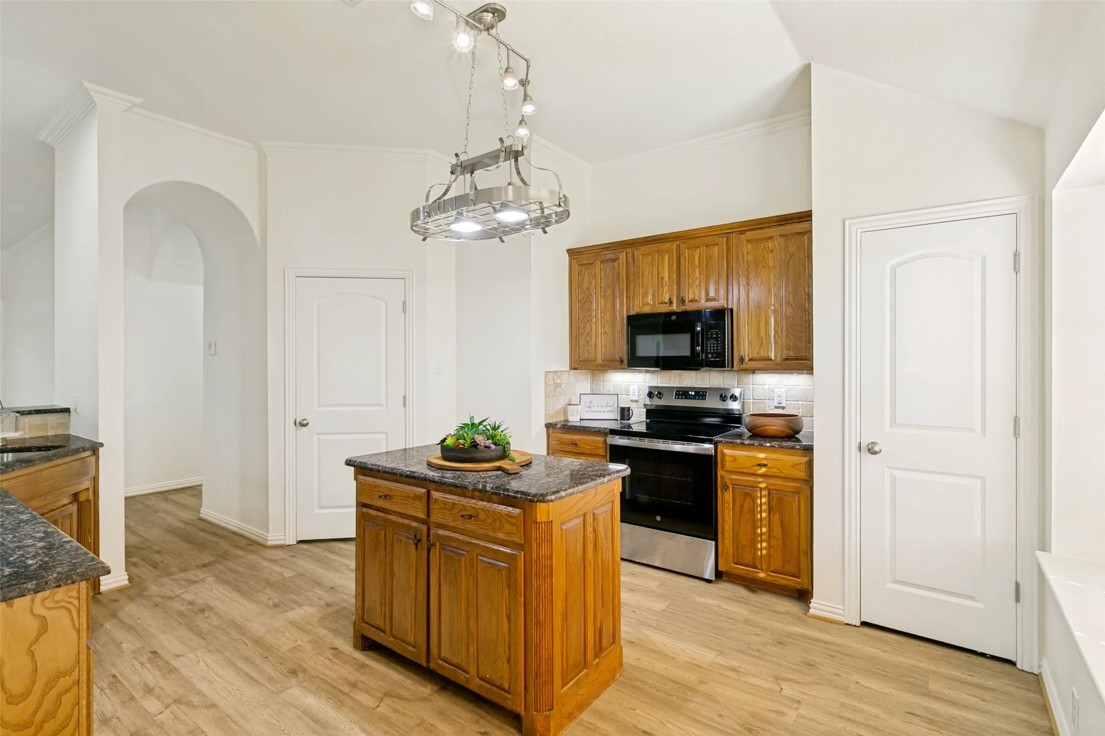 Single Family Residence For Sale in Parker County , 368 Lockwood Lane, Weatherford, Texas 76087, 3 Bedroom, 2 Bathroom, 2 Garage spaces, 2,560 Sqft, built in 2007, mls#21343573, Real Estate Agent in Weatherford, Homes For Sale in Parker county, Homes For Sale in Weatherford, Realtor in Weatherford Texas, Real Estate Brokerage Independent Realty Texas, Luminita Cordes Realtor