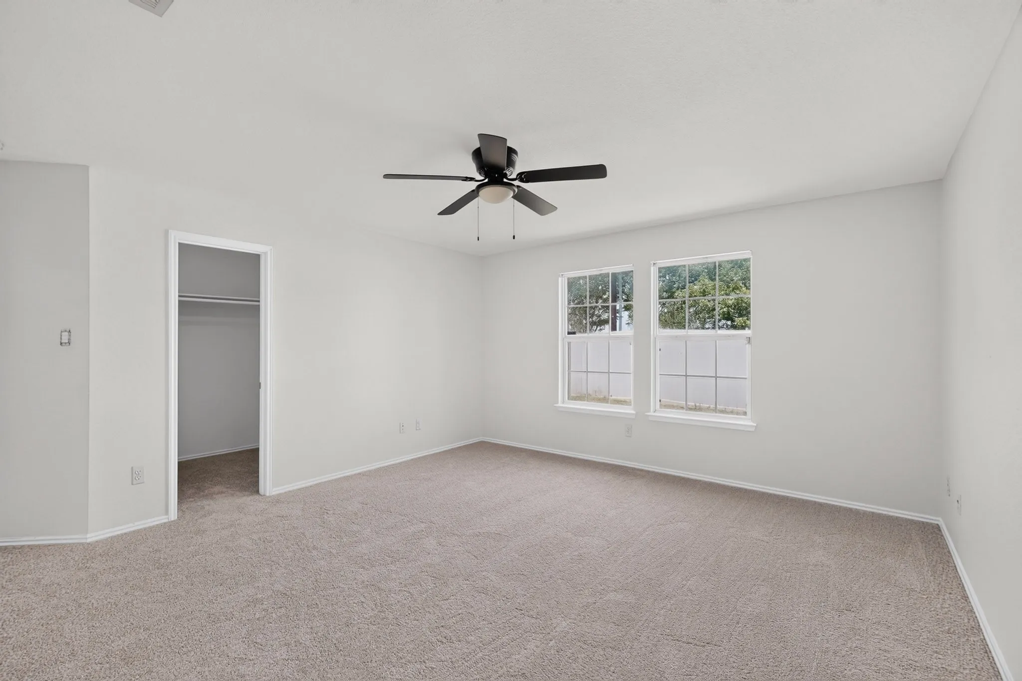 Alternate view with large walk-in closet