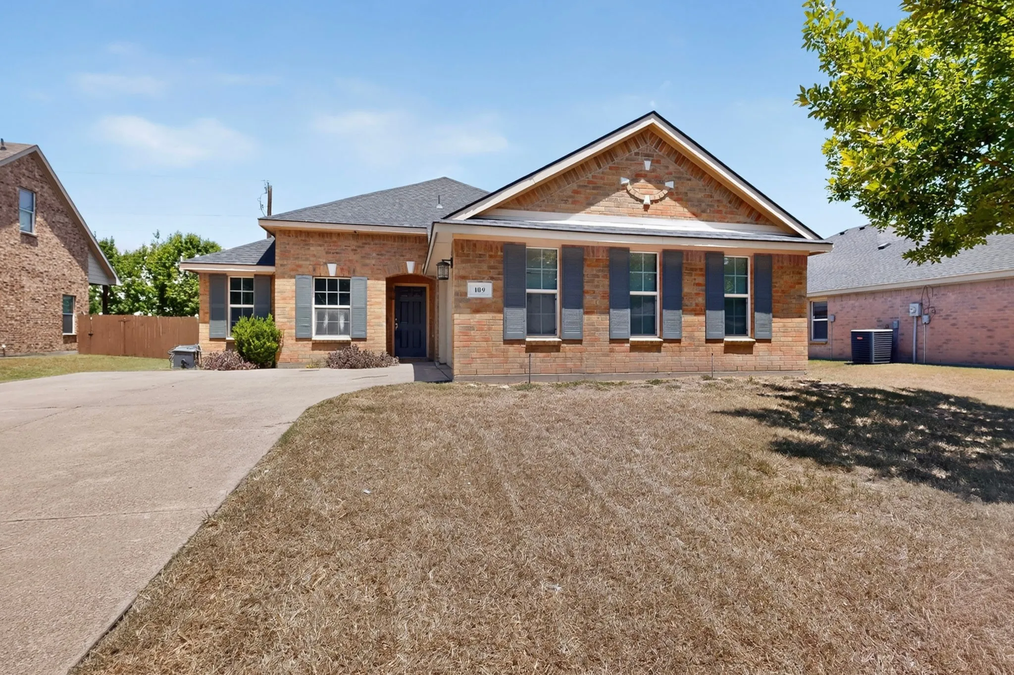 Single Family Residence For Sale in Ellis County , 109 Harvest Hill Lane, Red Oak, Texas 75154, 3 Bedroom, 2 Bathroom, 2 Garage spaces, 1,982 Sqft, built in 2005, mls#21343073, Real Estate Agent in Red Oak, Homes For Sale in Ellis county, Homes For Sale in Red Oak, Realtor in Red Oak Texas, Real Estate Brokerage Independent Realty Texas, Luminita Cordes Realtor