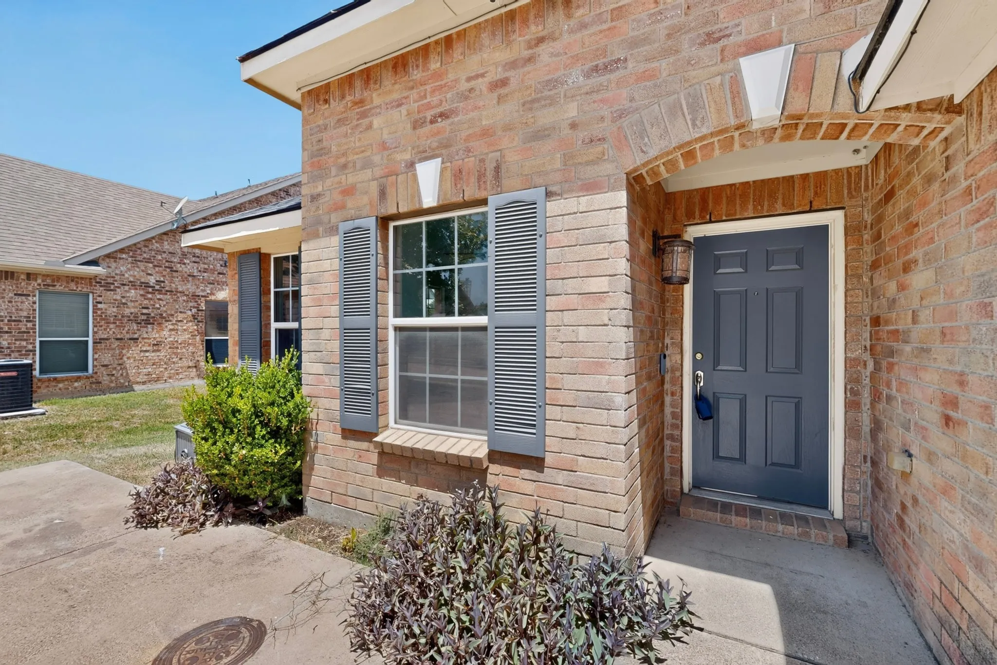 Single Family Residence For Sale in Ellis County , 109 Harvest Hill Lane, Red Oak, Texas 75154, 3 Bedroom, 2 Bathroom, 2 Garage spaces, 1,982 Sqft, built in 2005, mls#21343073, Real Estate Agent in Red Oak, Homes For Sale in Ellis county, Homes For Sale in Red Oak, Realtor in Red Oak Texas, Real Estate Brokerage Independent Realty Texas, Luminita Cordes Realtor