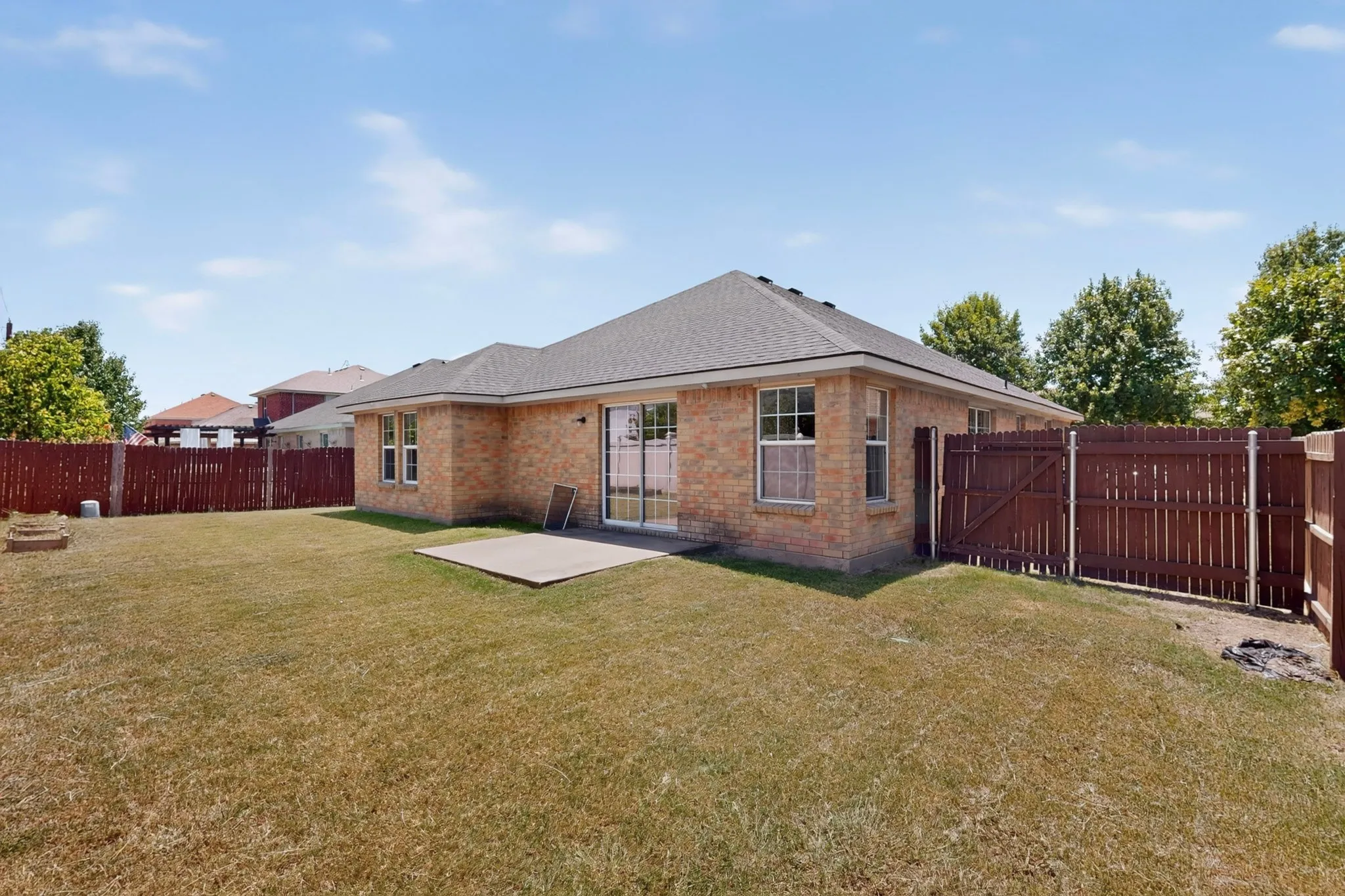 Single Family Residence For Sale in Ellis County , 109 Harvest Hill Lane, Red Oak, Texas 75154, 3 Bedroom, 2 Bathroom, 2 Garage spaces, 1,982 Sqft, built in 2005, mls#21343073, Real Estate Agent in Red Oak, Homes For Sale in Ellis county, Homes For Sale in Red Oak, Realtor in Red Oak Texas, Real Estate Brokerage Independent Realty Texas, Luminita Cordes Realtor