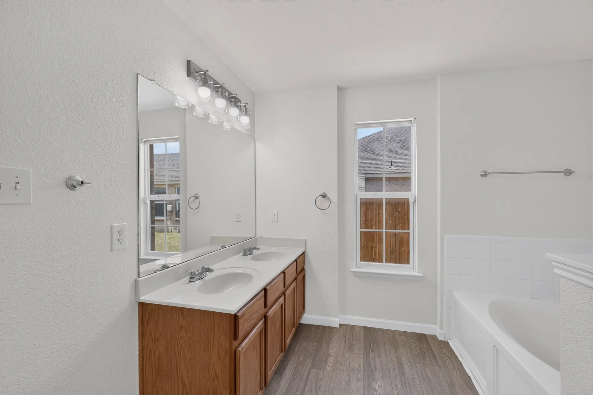 Single Family Residence For Sale in Ellis County , 109 Harvest Hill Lane, Red Oak, Texas 75154, 3 Bedroom, 2 Bathroom, 2 Garage spaces, 1,982 Sqft, built in 2005, mls#21343073, Real Estate Agent in Red Oak, Homes For Sale in Ellis county, Homes For Sale in Red Oak, Realtor in Red Oak Texas, Real Estate Brokerage Independent Realty Texas, Luminita Cordes Realtor