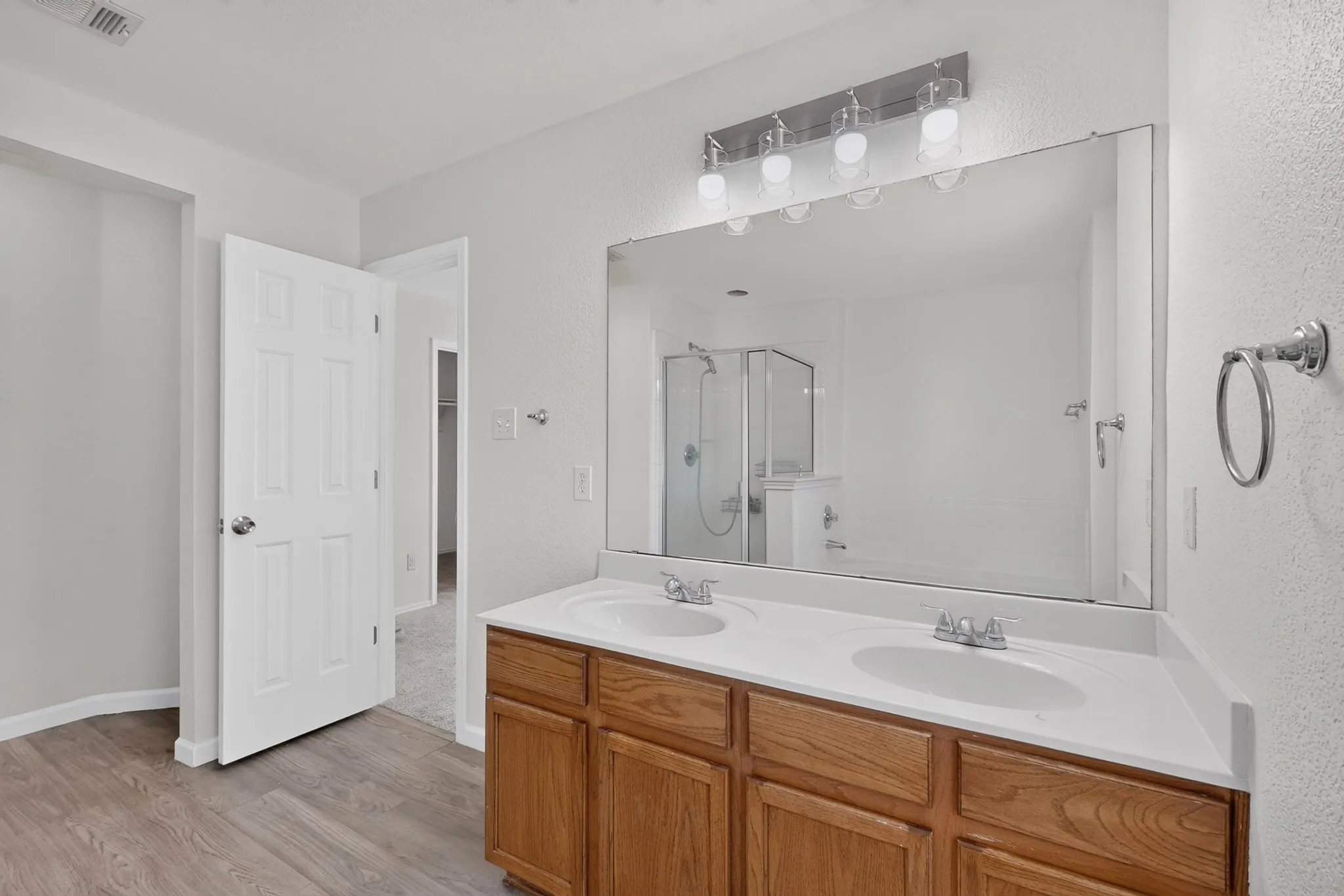 Single Family Residence For Sale in Ellis County , 109 Harvest Hill Lane, Red Oak, Texas 75154, 3 Bedroom, 2 Bathroom, 2 Garage spaces, 1,982 Sqft, built in 2005, mls#21343073, Real Estate Agent in Red Oak, Homes For Sale in Ellis county, Homes For Sale in Red Oak, Realtor in Red Oak Texas, Real Estate Brokerage Independent Realty Texas, Luminita Cordes Realtor
