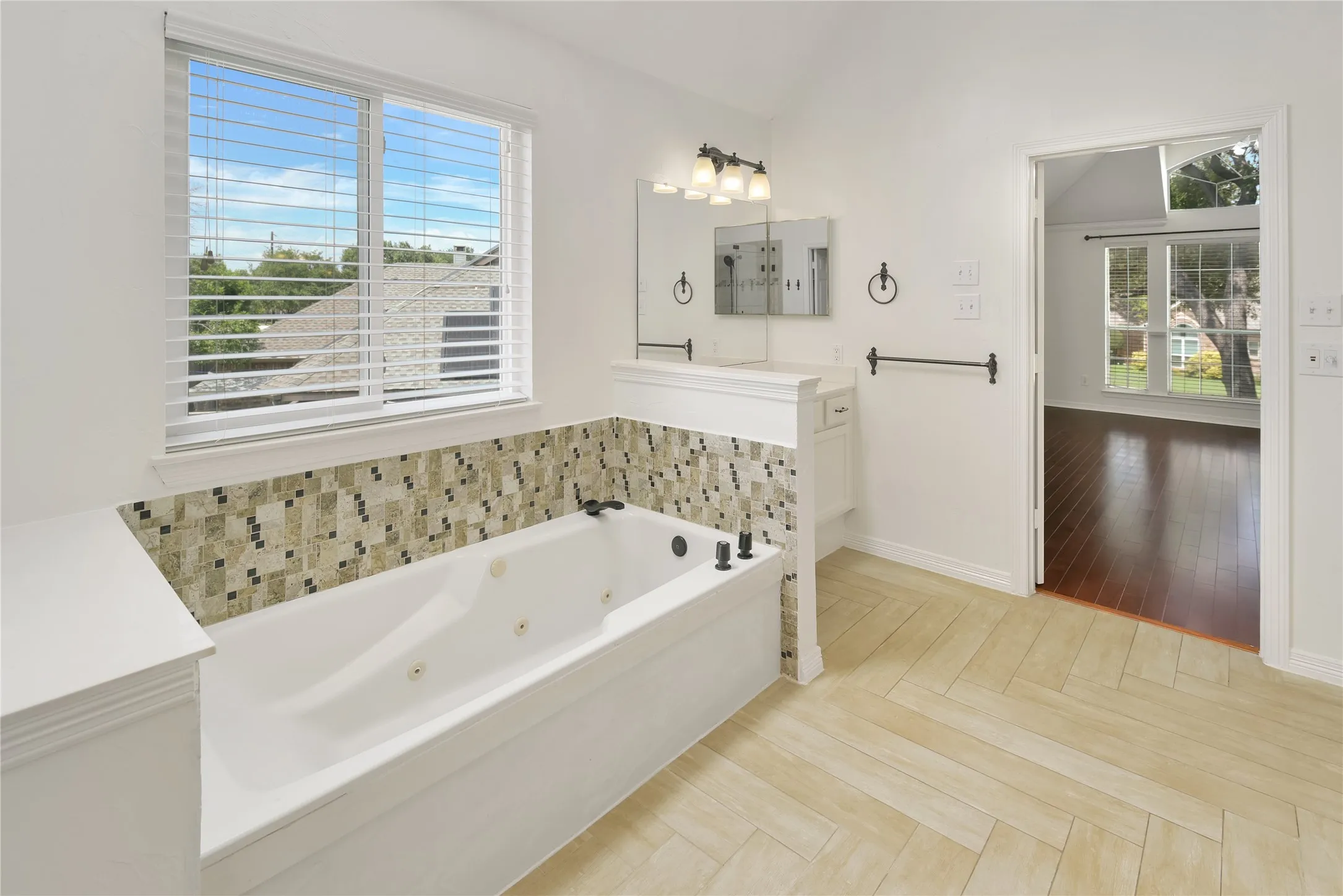 Single Family Residence For Rent in Collin County , 18528 Vista Del Sol, Dallas, Texas 75287, 4 Bedroom, 3 Bathroom, 2 Garage spaces, 3,589 Sqft, built in 1990, mls#21340927, Real Estate Agent in Dallas, Homes For Rent in Collin county, Homes For Rent in Dallas, Realtor in Dallas Texas, Real Estate Brokerage Independent Realty Texas, Luminita Cordes Realtor