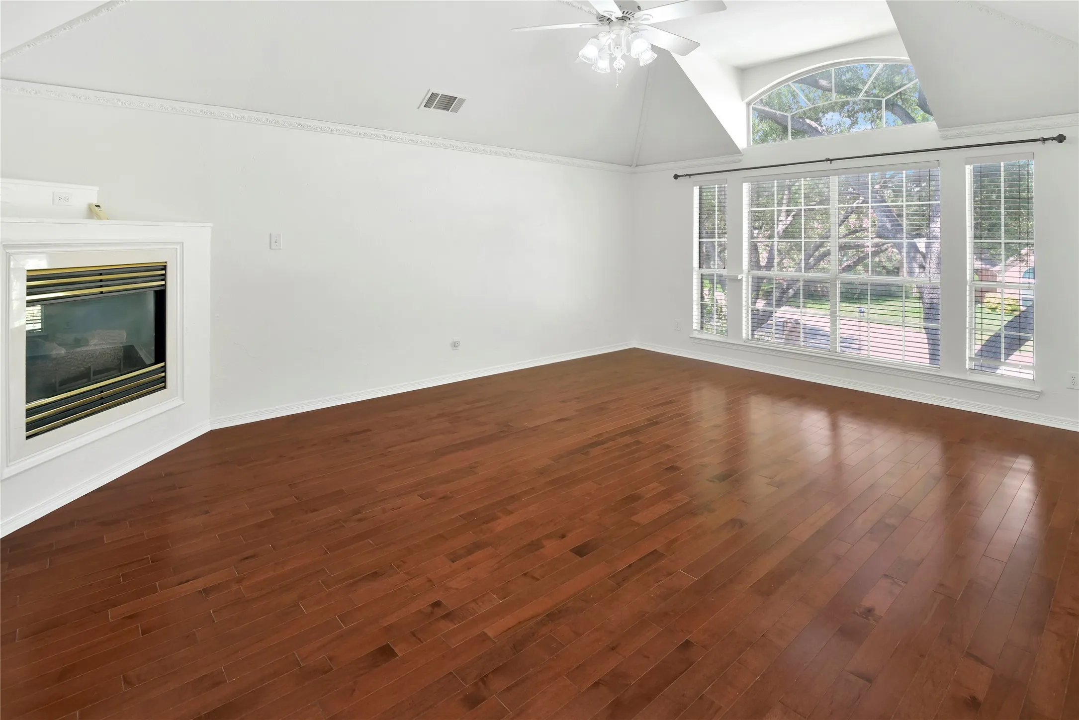 Single Family Residence For Rent in Collin County , 18528 Vista Del Sol, Dallas, Texas 75287, 4 Bedroom, 3 Bathroom, 2 Garage spaces, 3,589 Sqft, built in 1990, mls#21340927, Real Estate Agent in Dallas, Homes For Rent in Collin county, Homes For Rent in Dallas, Realtor in Dallas Texas, Real Estate Brokerage Independent Realty Texas, Luminita Cordes Realtor