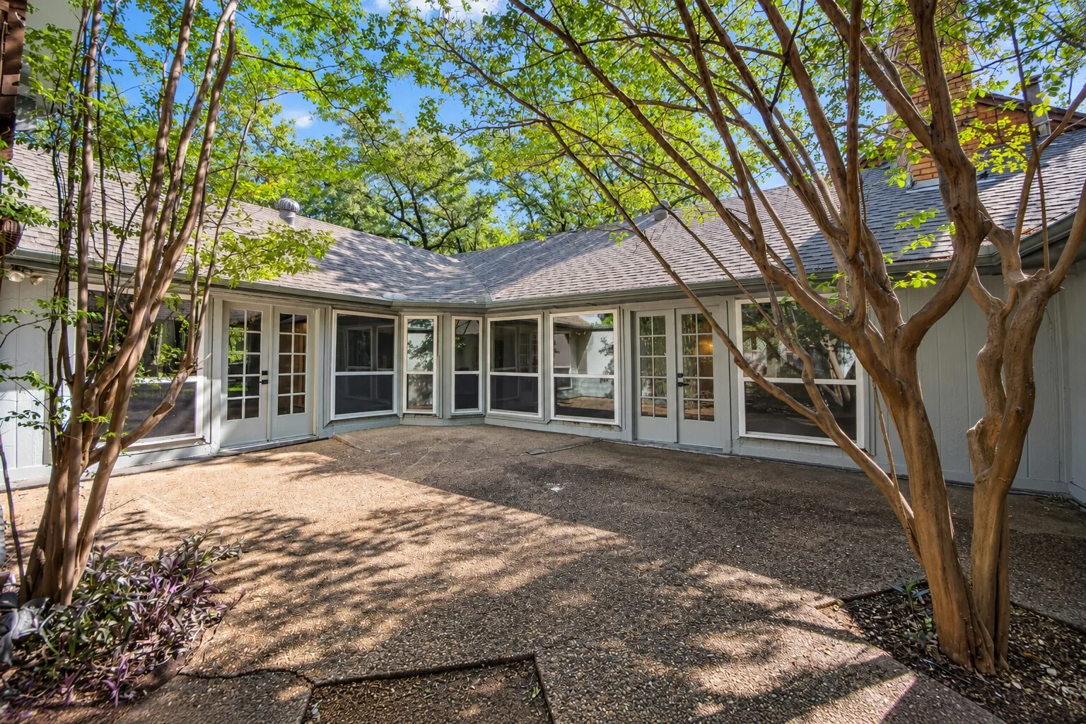 Single Family Residence For Sale in Dallas County , 1409 Colony Drive, Irving, Texas 75061, 4 Bedroom, 3 Bathroom, 2 Garage spaces, 3,818 Sqft, built in 1974, mls#21343753, Real Estate Agent in Irving, Homes For Sale in Dallas county, Homes For Sale in Irving, Realtor in Irving Texas, Real Estate Brokerage Independent Realty Texas, Luminita Cordes Realtor