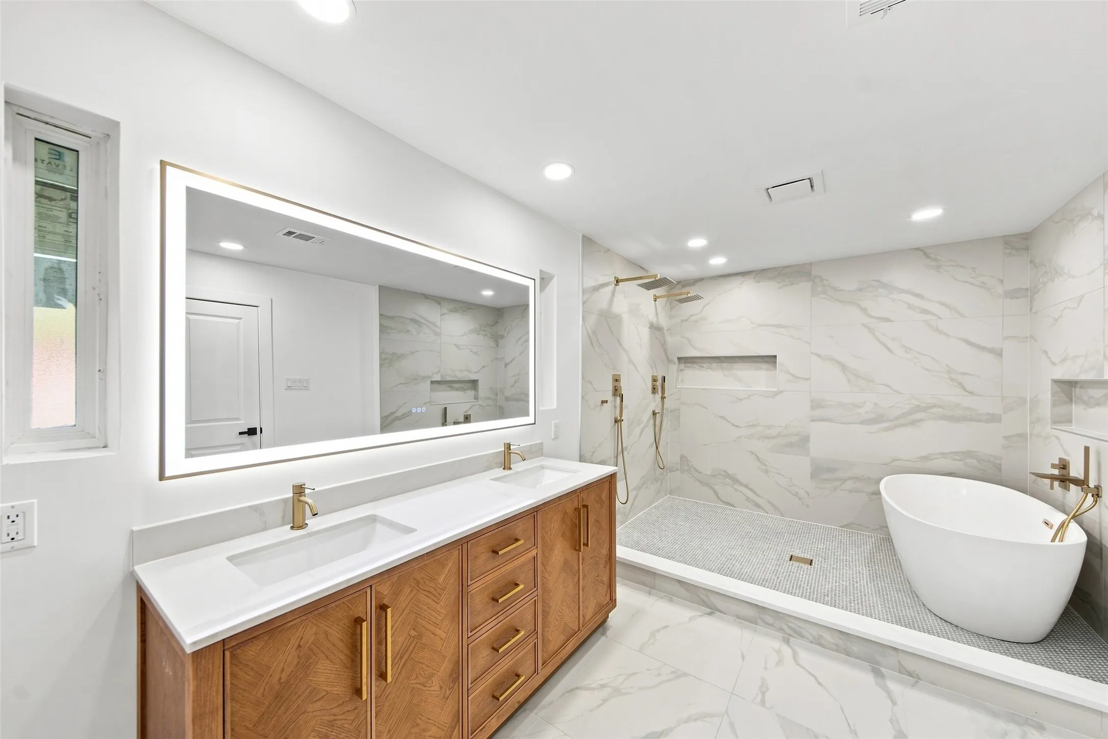 Single Family Residence For Sale in Dallas County , 1409 Colony Drive, Irving, Texas 75061, 4 Bedroom, 3 Bathroom, 2 Garage spaces, 3,818 Sqft, built in 1974, mls#21343753, Real Estate Agent in Irving, Homes For Sale in Dallas county, Homes For Sale in Irving, Realtor in Irving Texas, Real Estate Brokerage Independent Realty Texas, Luminita Cordes Realtor