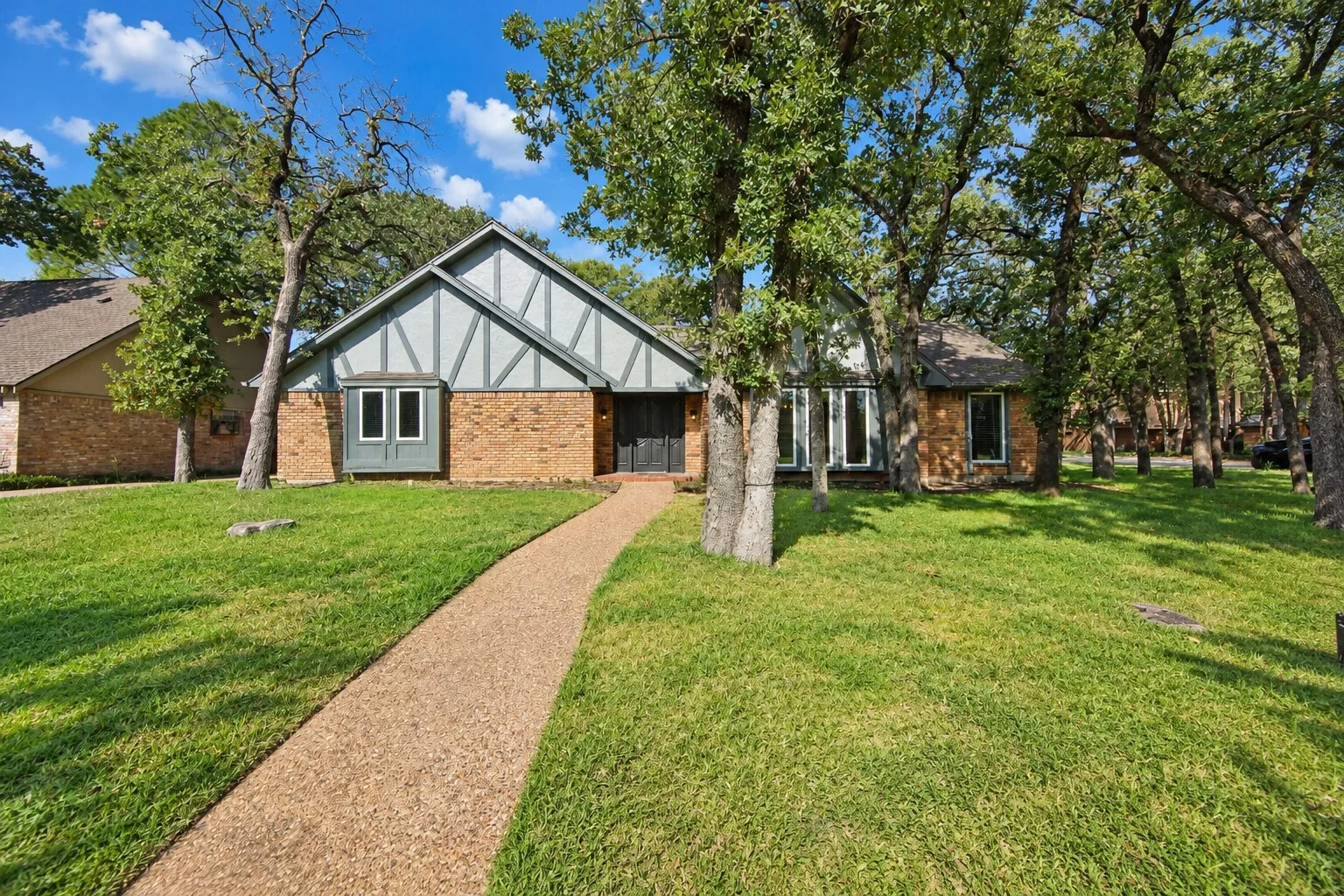 Single Family Residence For Sale in Dallas County , 1409 Colony Drive, Irving, Texas 75061, 4 Bedroom, 3 Bathroom, 2 Garage spaces, 3,818 Sqft, built in 1974, mls#21343753, Real Estate Agent in Irving, Homes For Sale in Dallas county, Homes For Sale in Irving, Realtor in Irving Texas, Real Estate Brokerage Independent Realty Texas, Luminita Cordes Realtor