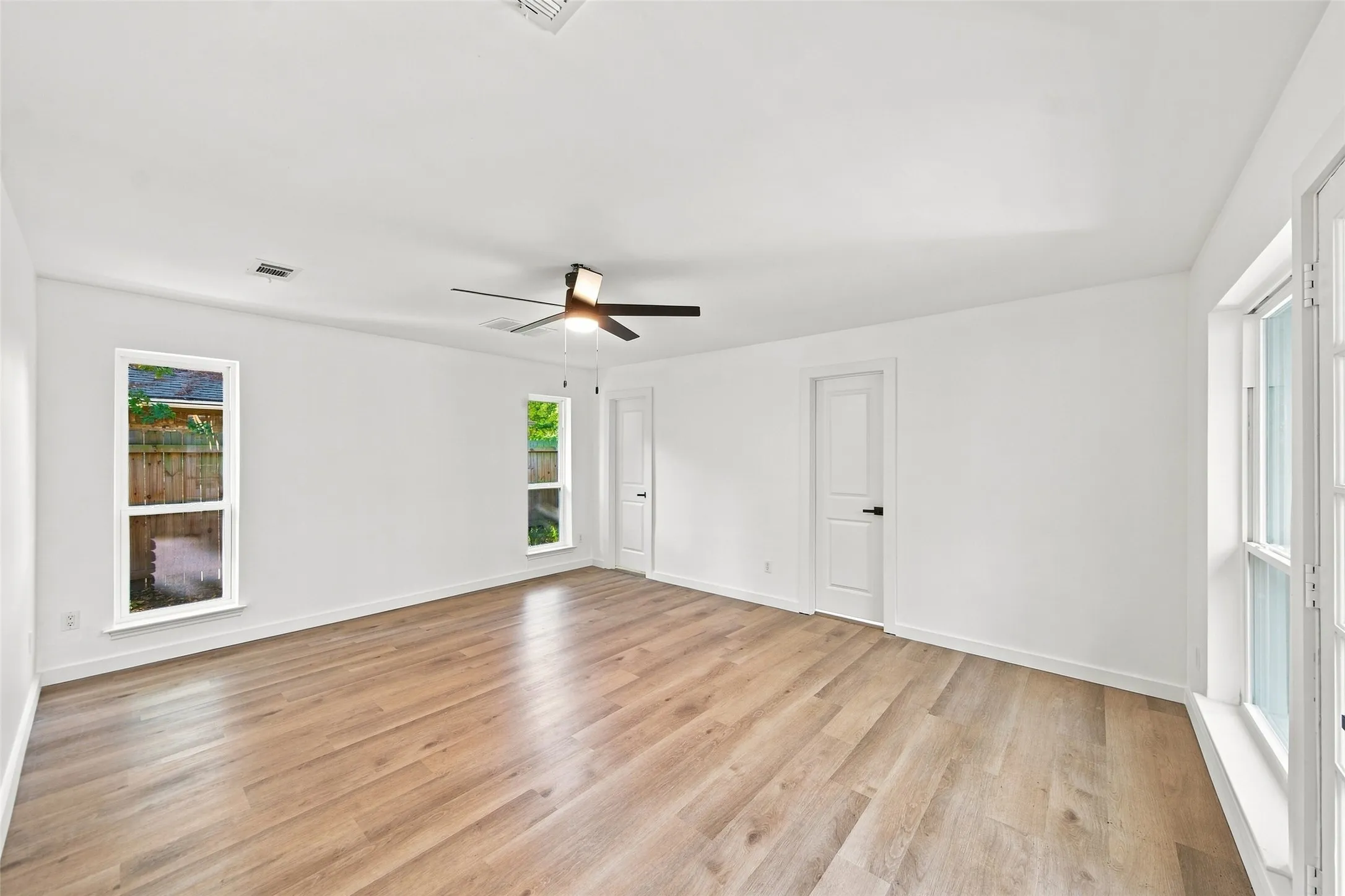 Single Family Residence For Sale in Dallas County , 1409 Colony Drive, Irving, Texas 75061, 4 Bedroom, 3 Bathroom, 2 Garage spaces, 3,818 Sqft, built in 1974, mls#21343753, Real Estate Agent in Irving, Homes For Sale in Dallas county, Homes For Sale in Irving, Realtor in Irving Texas, Real Estate Brokerage Independent Realty Texas, Luminita Cordes Realtor