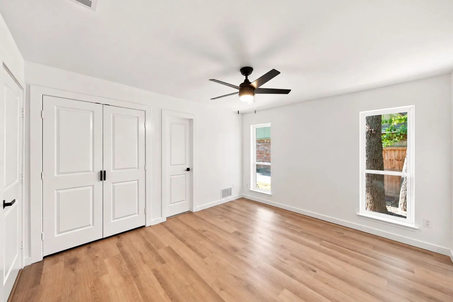 Single Family Residence For Sale in Dallas County , 1409 Colony Drive, Irving, Texas 75061, 4 Bedroom, 3 Bathroom, 2 Garage spaces, 3,818 Sqft, built in 1974, mls#21343753, Real Estate Agent in Irving, Homes For Sale in Dallas county, Homes For Sale in Irving, Realtor in Irving Texas, Real Estate Brokerage Independent Realty Texas, Luminita Cordes Realtor