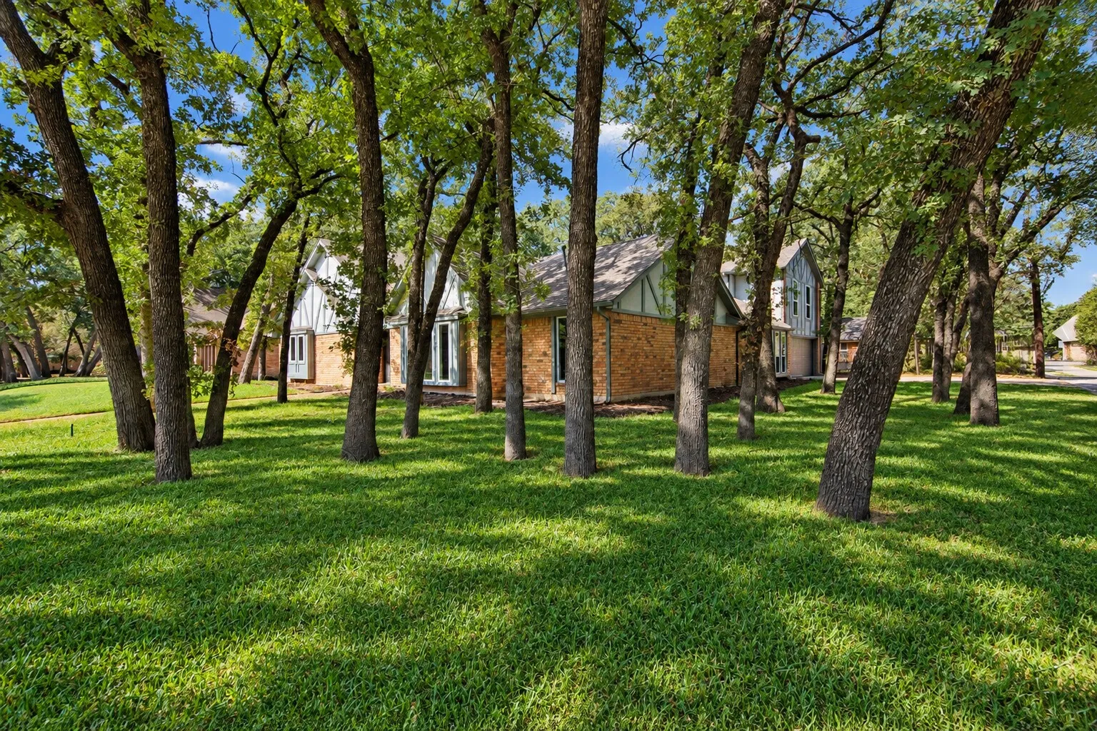 Single Family Residence For Sale in Dallas County , 1409 Colony Drive, Irving, Texas 75061, 4 Bedroom, 3 Bathroom, 2 Garage spaces, 3,818 Sqft, built in 1974, mls#21343753, Real Estate Agent in Irving, Homes For Sale in Dallas county, Homes For Sale in Irving, Realtor in Irving Texas, Real Estate Brokerage Independent Realty Texas, Luminita Cordes Realtor