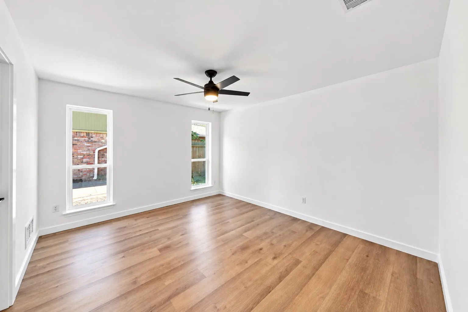 Single Family Residence For Sale in Dallas County , 1409 Colony Drive, Irving, Texas 75061, 4 Bedroom, 3 Bathroom, 2 Garage spaces, 3,818 Sqft, built in 1974, mls#21343753, Real Estate Agent in Irving, Homes For Sale in Dallas county, Homes For Sale in Irving, Realtor in Irving Texas, Real Estate Brokerage Independent Realty Texas, Luminita Cordes Realtor