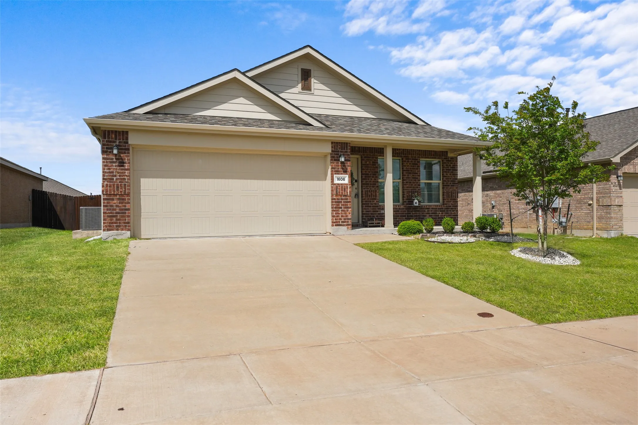 Single Family Residence For Sale in Collin County , 1606 Deerchase Drive, Anna, Texas 75409, 3 Bedroom, 2 Bathroom, 2 Garage spaces, 1,298 Sqft, built in 2021, mls#21343760, Real Estate Agent in Anna, Homes For Sale in Collin county, Homes For Sale in Anna, Realtor in Anna Texas, Real Estate Brokerage Independent Realty Texas, Luminita Cordes Realtor