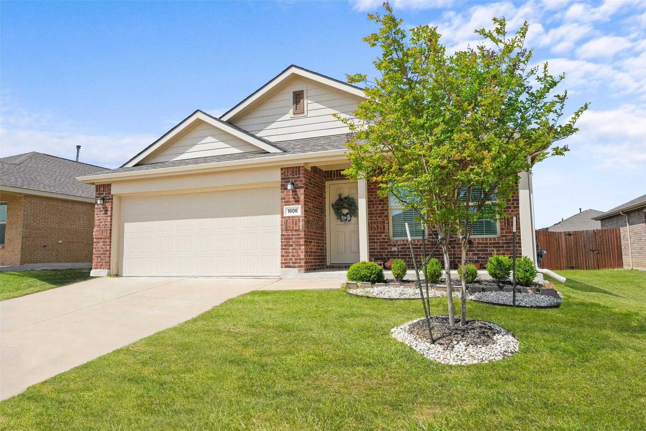 Single Family Residence For Sale in Collin County , 1606 Deerchase Drive, Anna, Texas 75409, 3 Bedroom, 2 Bathroom, 2 Garage spaces, 1,298 Sqft, built in 2021, mls#21343760, Real Estate Agent in Anna, Homes For Sale in Collin county, Homes For Sale in Anna, Realtor in Anna Texas, Real Estate Brokerage Independent Realty Texas, Luminita Cordes Realtor