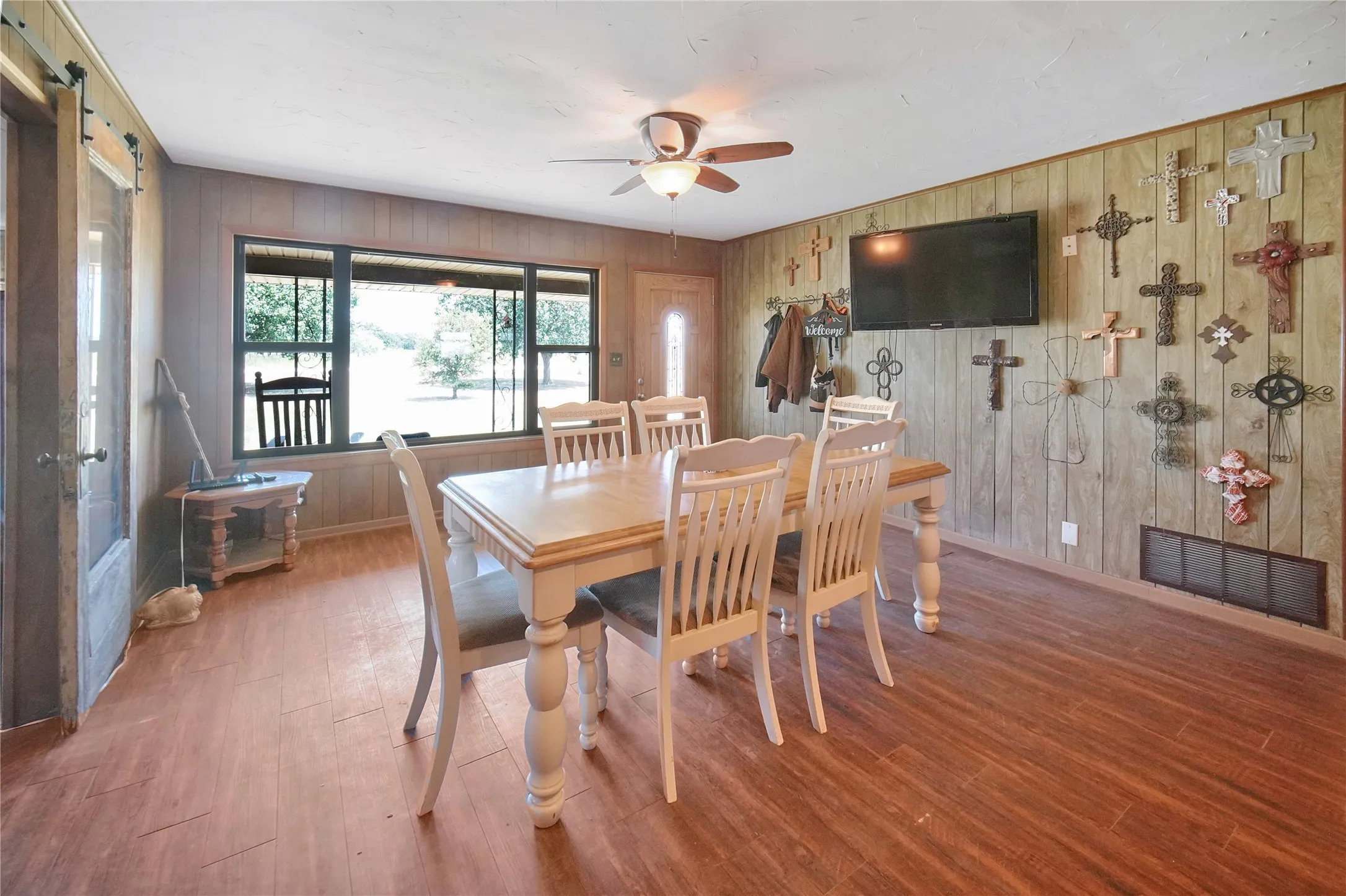 Single Family Residence For Sale in Jack County , 6551 Crooked Creek Road, Jacksboro, Texas 76458, 3 Bedrooms, 2 Bathrooms, 2 Garage spaces, 1,776 Sqft, built in 1948, Price $1,950,000, mls#21343697, Real Estate Agent in Jacksboro, Homes For Sale in Jack county, Homes For Sale in Jacksboro, Realtor in Jacksboro Texas, Real Estate Brokerage Independent Realty Texas, Luminita Cordes Realtor