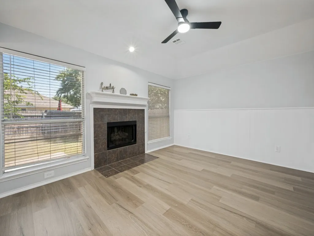 Single Family Residence For Sale in Tarrant County , 3000 Gentilly Lane, Fort Worth, Texas 76123, 3 Bedroom, 2 Bathroom, 2 Garage spaces, 1,935 Sqft, built in 2002, mls#21343728, Real Estate Agent in Fort Worth, Homes For Sale in Tarrant county, Homes For Sale in Fort Worth, Realtor in Fort Worth Texas, Real Estate Brokerage Independent Realty Texas, Luminita Cordes Realtor
