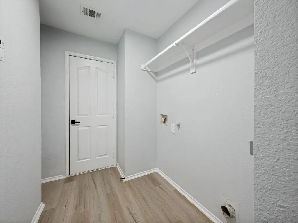 Single Family Residence For Sale in Tarrant County , 3000 Gentilly Lane, Fort Worth, Texas 76123, 3 Bedroom, 2 Bathroom, 2 Garage spaces, 1,935 Sqft, built in 2002, mls#21343728, Real Estate Agent in Fort Worth, Homes For Sale in Tarrant county, Homes For Sale in Fort Worth, Realtor in Fort Worth Texas, Real Estate Brokerage Independent Realty Texas, Luminita Cordes Realtor
