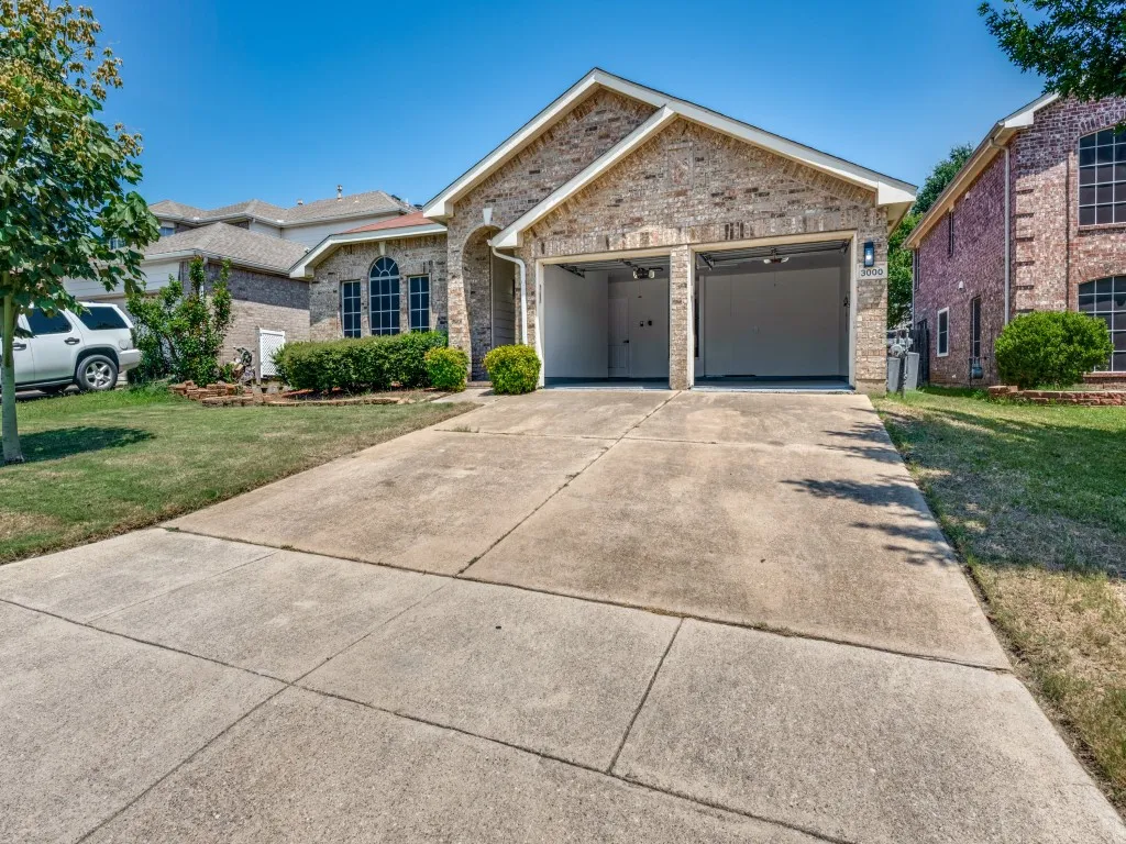 Single Family Residence For Sale in Tarrant County , 3000 Gentilly Lane, Fort Worth, Texas 76123, 3 Bedroom, 2 Bathroom, 2 Garage spaces, 1,935 Sqft, built in 2002, mls#21343728, Real Estate Agent in Fort Worth, Homes For Sale in Tarrant county, Homes For Sale in Fort Worth, Realtor in Fort Worth Texas, Real Estate Brokerage Independent Realty Texas, Luminita Cordes Realtor