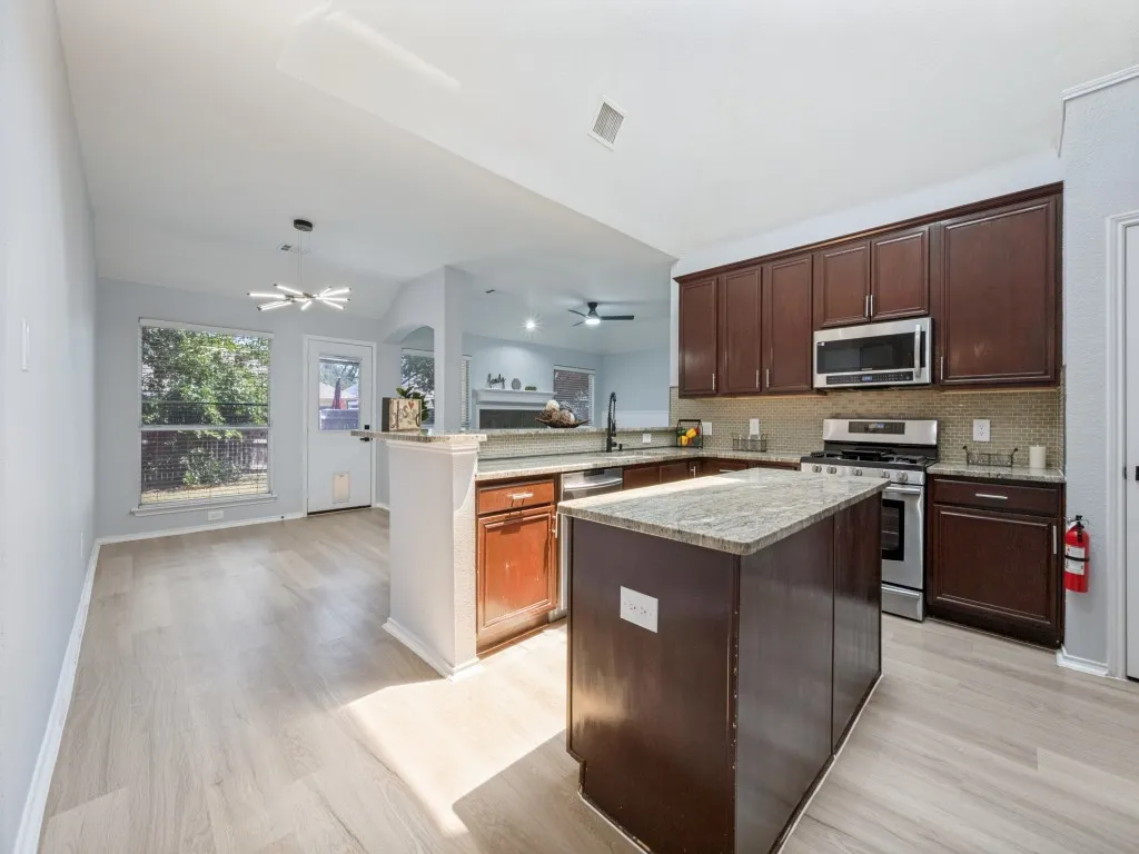 Single Family Residence For Sale in Tarrant County , 3000 Gentilly Lane, Fort Worth, Texas 76123, 3 Bedroom, 2 Bathroom, 2 Garage spaces, 1,935 Sqft, built in 2002, mls#21343728, Real Estate Agent in Fort Worth, Homes For Sale in Tarrant county, Homes For Sale in Fort Worth, Realtor in Fort Worth Texas, Real Estate Brokerage Independent Realty Texas, Luminita Cordes Realtor