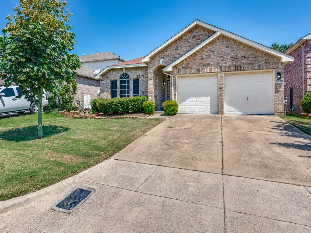 Single Family Residence For Sale in Tarrant County , 3000 Gentilly Lane, Fort Worth, Texas 76123, 3 Bedroom, 2 Bathroom, 2 Garage spaces, 1,935 Sqft, built in 2002, mls#21343728, Real Estate Agent in Fort Worth, Homes For Sale in Tarrant county, Homes For Sale in Fort Worth, Realtor in Fort Worth Texas, Real Estate Brokerage Independent Realty Texas, Luminita Cordes Realtor