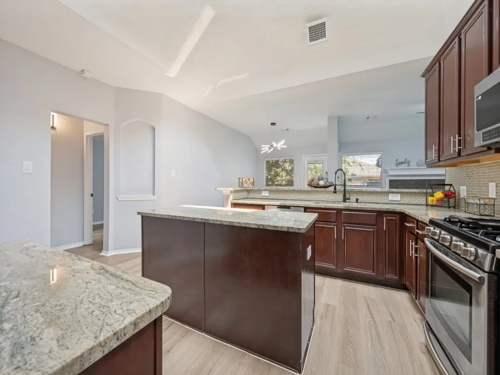 Single Family Residence For Sale in Tarrant County , 3000 Gentilly Lane, Fort Worth, Texas 76123, 3 Bedroom, 2 Bathroom, 2 Garage spaces, 1,935 Sqft, built in 2002, mls#21343728, Real Estate Agent in Fort Worth, Homes For Sale in Tarrant county, Homes For Sale in Fort Worth, Realtor in Fort Worth Texas, Real Estate Brokerage Independent Realty Texas, Luminita Cordes Realtor