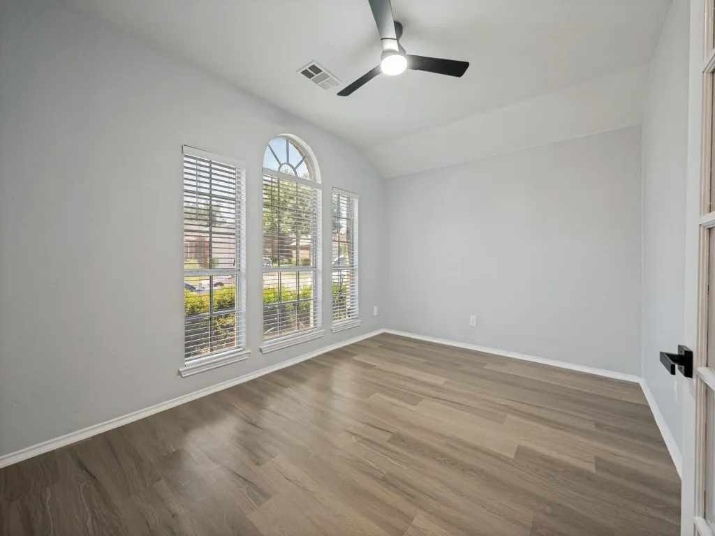 Single Family Residence For Sale in Tarrant County , 3000 Gentilly Lane, Fort Worth, Texas 76123, 3 Bedroom, 2 Bathroom, 2 Garage spaces, 1,935 Sqft, built in 2002, mls#21343728, Real Estate Agent in Fort Worth, Homes For Sale in Tarrant county, Homes For Sale in Fort Worth, Realtor in Fort Worth Texas, Real Estate Brokerage Independent Realty Texas, Luminita Cordes Realtor