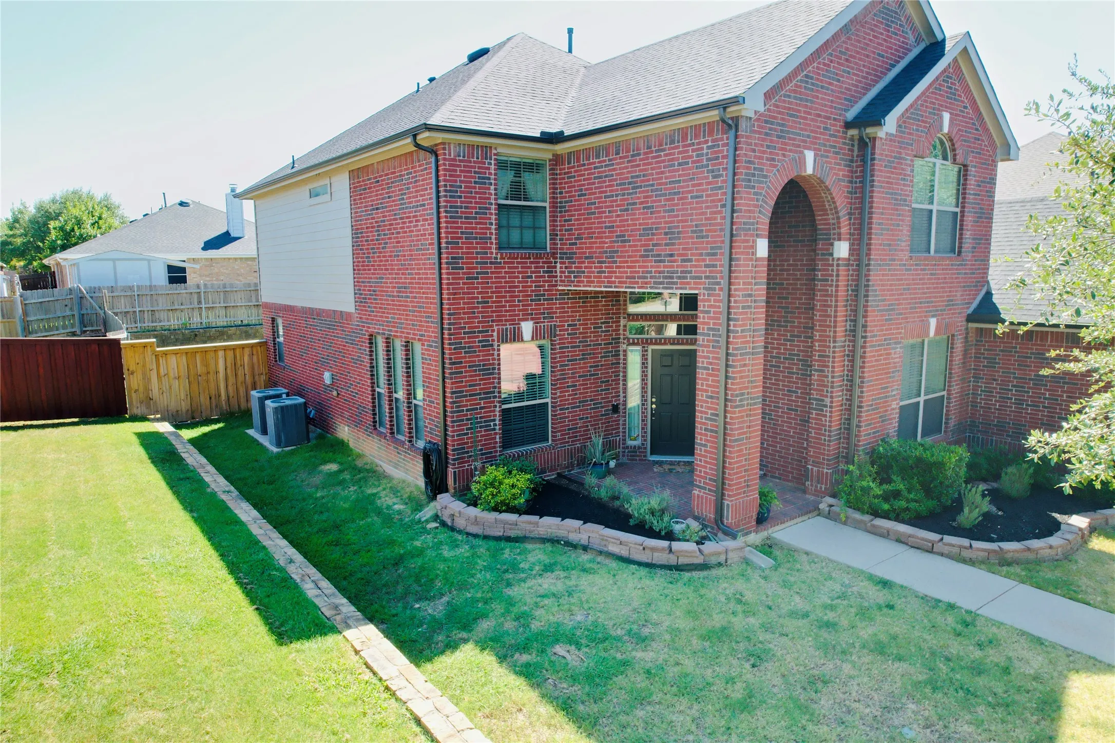 Single Family Residence For Sale in Tarrant County , 8132 Guadalupe Road, Arlington, Texas 76002, 4 Bedroom, 3 Bathroom, 2 Garage spaces, 3,134 Sqft, built in 2010, mls#21338664, Real Estate Agent in Arlington, Homes For Sale in Tarrant county, Homes For Sale in Arlington, Realtor in Arlington Texas, Real Estate Brokerage Independent Realty Texas, Luminita Cordes Realtor