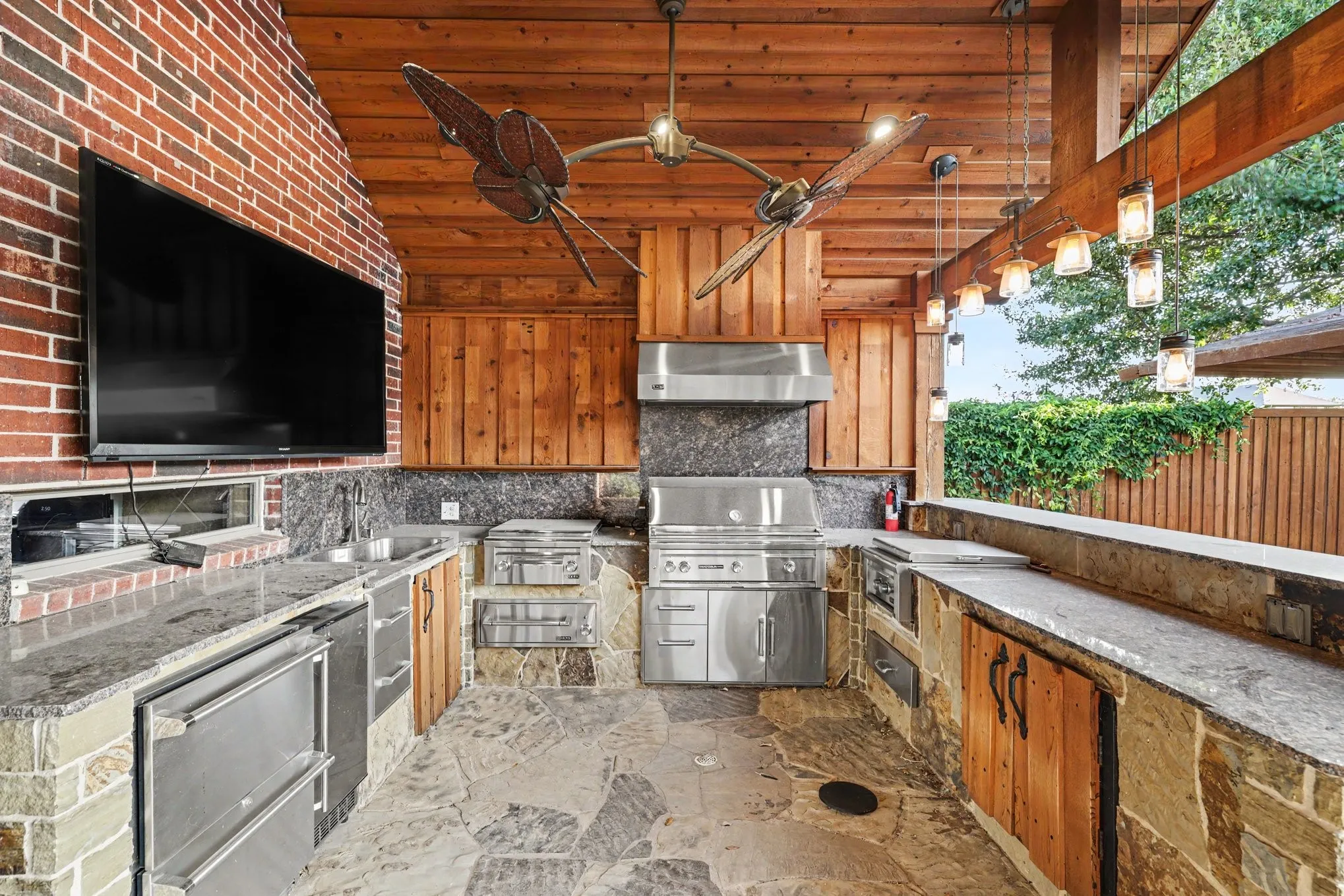 Single Family Residence For Sale in Collin County , 221 Chapel Hill Drive, Prosper, Texas 75078, 5 Bedroom, 4 Bathroom, 1 Garage spaces, 3,182 Sqft, built in 2005, mls#21343571, Real Estate Agent in Prosper, Homes For Sale in Collin county, Homes For Sale in Prosper, Realtor in Prosper Texas, Real Estate Brokerage Independent Realty Texas, Luminita Cordes Realtor