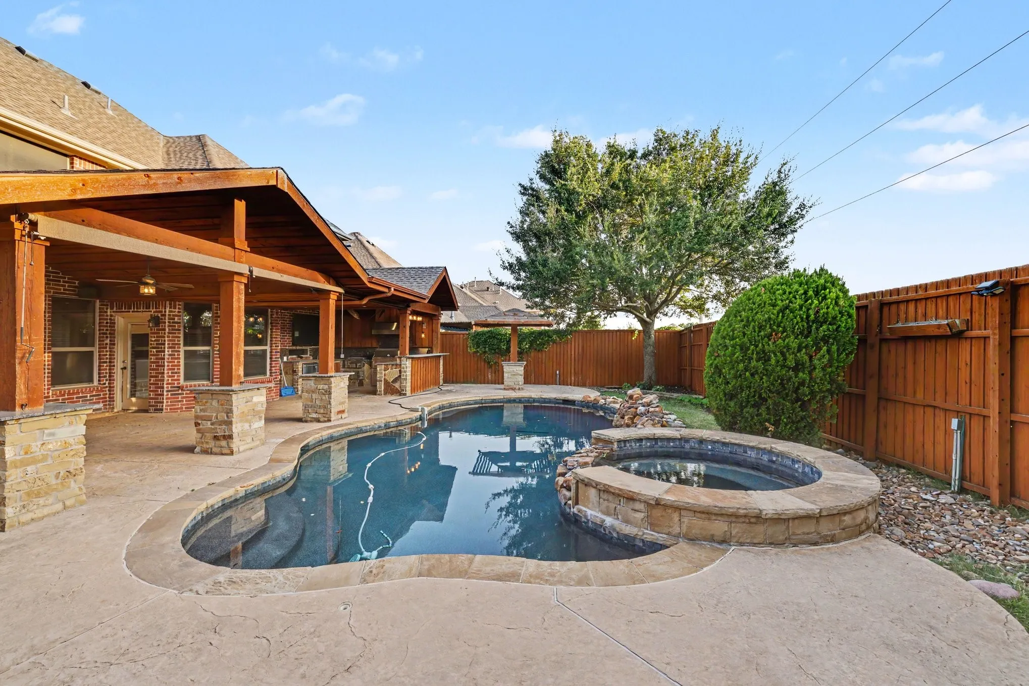 Single Family Residence For Sale in Collin County , 221 Chapel Hill Drive, Prosper, Texas 75078, 5 Bedroom, 4 Bathroom, 1 Garage spaces, 3,182 Sqft, built in 2005, mls#21343571, Real Estate Agent in Prosper, Homes For Sale in Collin county, Homes For Sale in Prosper, Realtor in Prosper Texas, Real Estate Brokerage Independent Realty Texas, Luminita Cordes Realtor