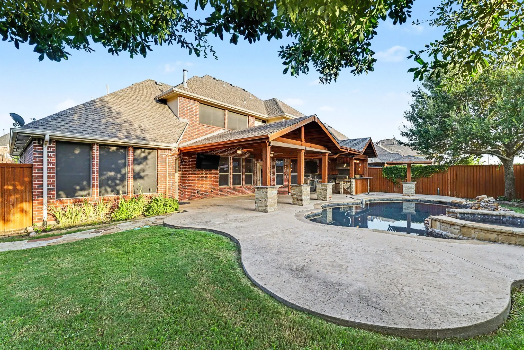 Single Family Residence For Sale in Collin County , 221 Chapel Hill Drive, Prosper, Texas 75078, 5 Bedroom, 4 Bathroom, 1 Garage spaces, 3,182 Sqft, built in 2005, mls#21343571, Real Estate Agent in Prosper, Homes For Sale in Collin county, Homes For Sale in Prosper, Realtor in Prosper Texas, Real Estate Brokerage Independent Realty Texas, Luminita Cordes Realtor