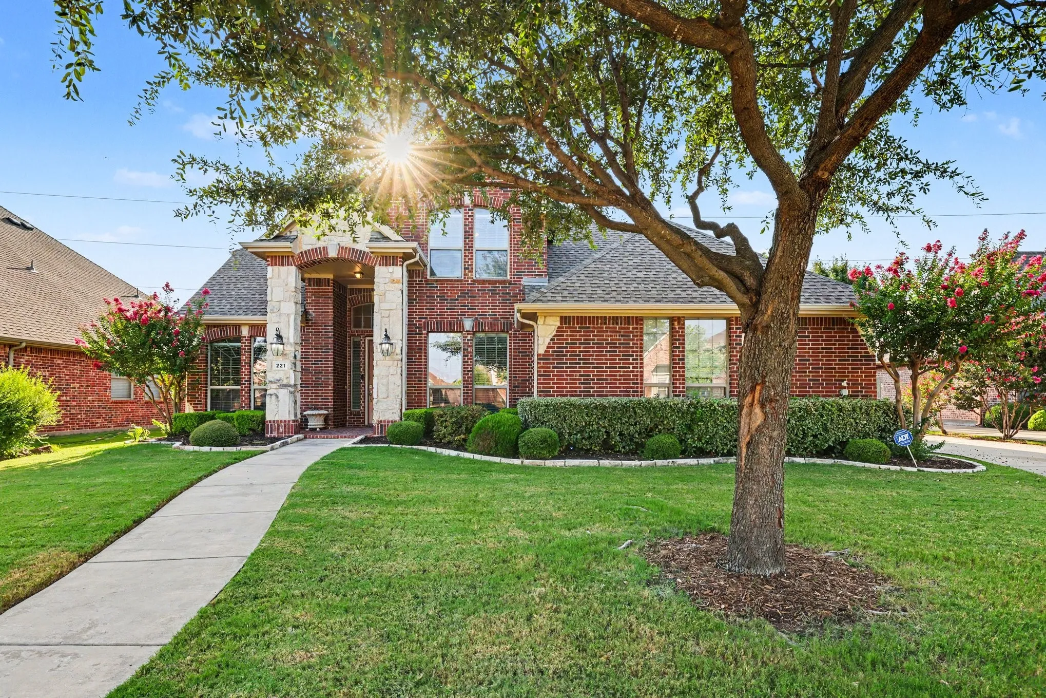 Single Family Residence For Sale in Collin County , 221 Chapel Hill Drive, Prosper, Texas 75078, 5 Bedroom, 4 Bathroom, 1 Garage spaces, 3,182 Sqft, built in 2005, mls#21343571, Real Estate Agent in Prosper, Homes For Sale in Collin county, Homes For Sale in Prosper, Realtor in Prosper Texas, Real Estate Brokerage Independent Realty Texas, Luminita Cordes Realtor