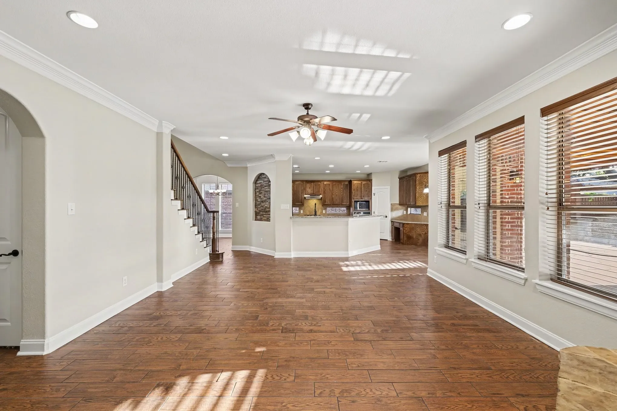 Single Family Residence For Sale in Collin County , 221 Chapel Hill Drive, Prosper, Texas 75078, 5 Bedroom, 4 Bathroom, 1 Garage spaces, 3,182 Sqft, built in 2005, mls#21343571, Real Estate Agent in Prosper, Homes For Sale in Collin county, Homes For Sale in Prosper, Realtor in Prosper Texas, Real Estate Brokerage Independent Realty Texas, Luminita Cordes Realtor
