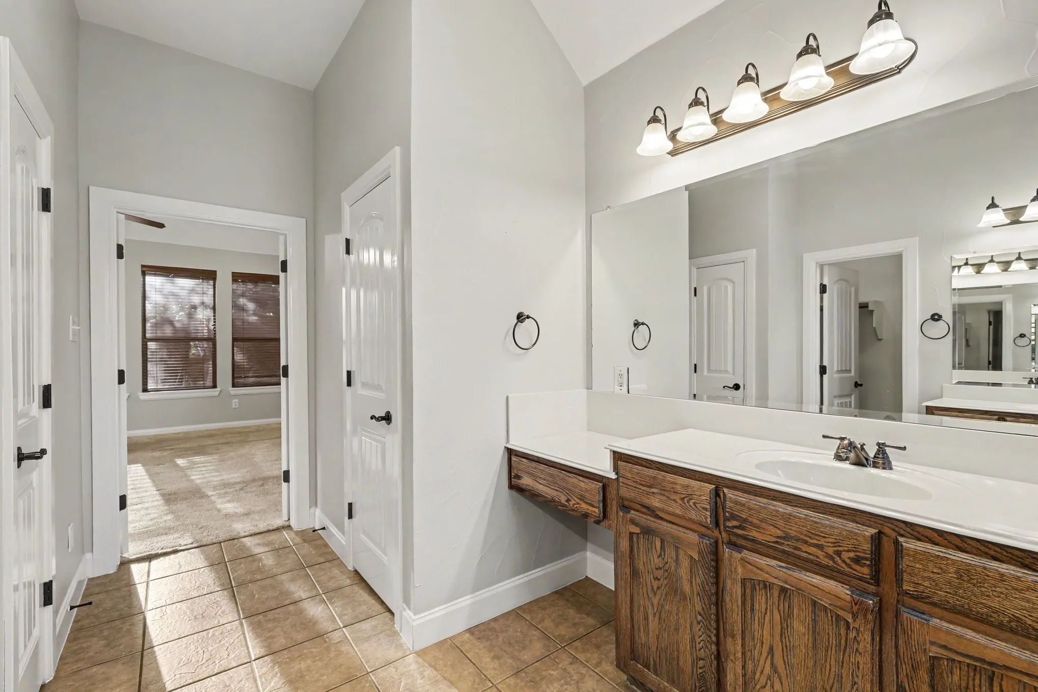 Single Family Residence For Sale in Collin County , 221 Chapel Hill Drive, Prosper, Texas 75078, 5 Bedroom, 4 Bathroom, 1 Garage spaces, 3,182 Sqft, built in 2005, mls#21343571, Real Estate Agent in Prosper, Homes For Sale in Collin county, Homes For Sale in Prosper, Realtor in Prosper Texas, Real Estate Brokerage Independent Realty Texas, Luminita Cordes Realtor