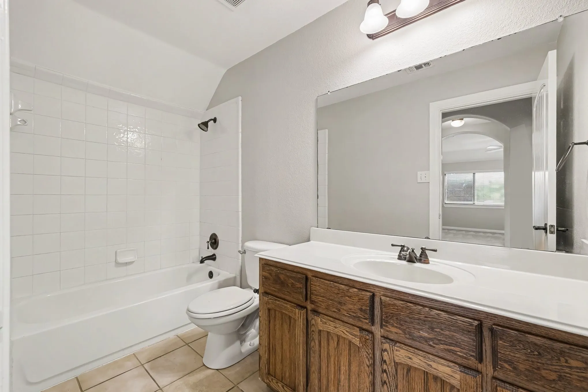 Single Family Residence For Sale in Collin County , 221 Chapel Hill Drive, Prosper, Texas 75078, 5 Bedroom, 4 Bathroom, 1 Garage spaces, 3,182 Sqft, built in 2005, mls#21343571, Real Estate Agent in Prosper, Homes For Sale in Collin county, Homes For Sale in Prosper, Realtor in Prosper Texas, Real Estate Brokerage Independent Realty Texas, Luminita Cordes Realtor