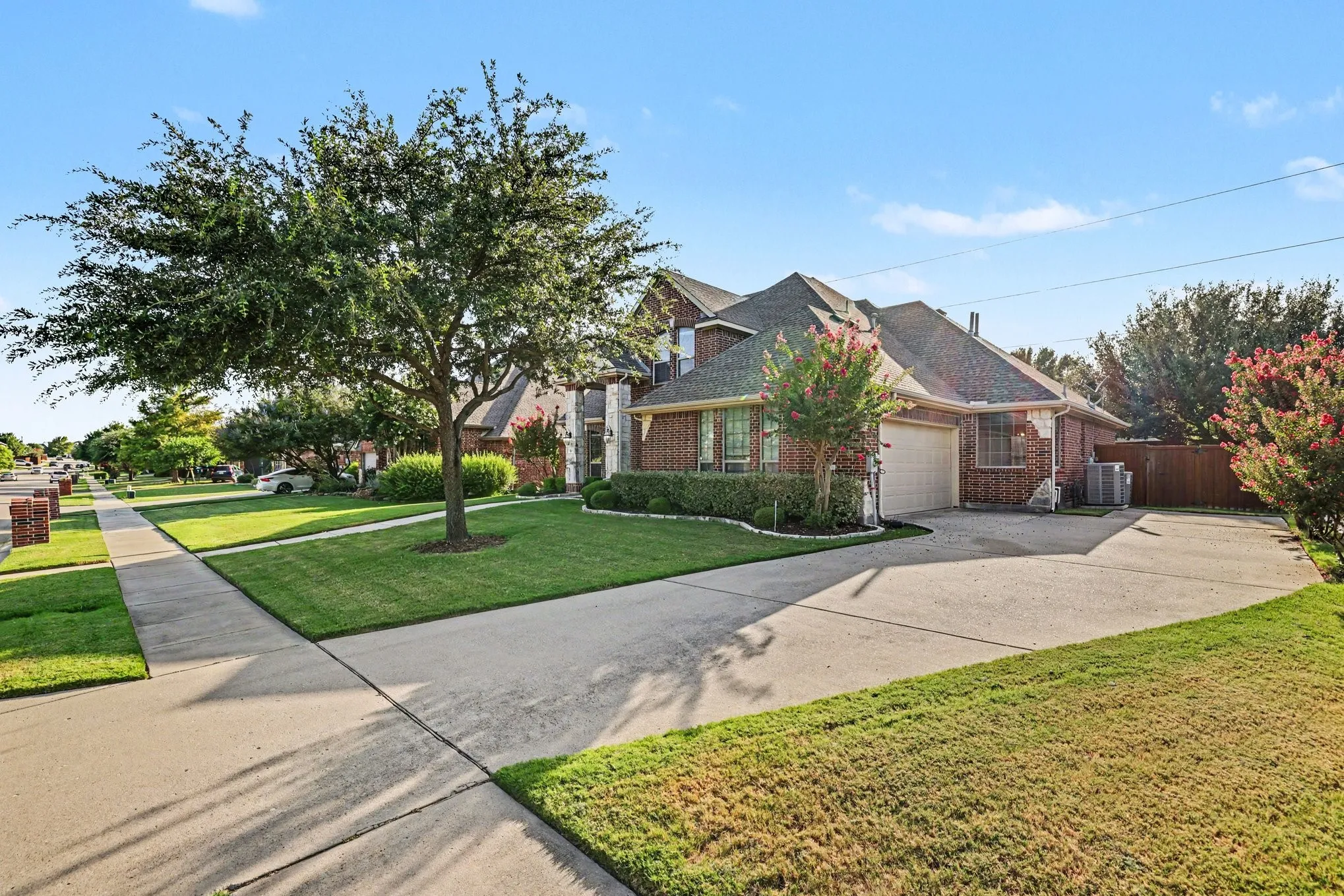 Single Family Residence For Sale in Collin County , 221 Chapel Hill Drive, Prosper, Texas 75078, 5 Bedroom, 4 Bathroom, 1 Garage spaces, 3,182 Sqft, built in 2005, mls#21343571, Real Estate Agent in Prosper, Homes For Sale in Collin county, Homes For Sale in Prosper, Realtor in Prosper Texas, Real Estate Brokerage Independent Realty Texas, Luminita Cordes Realtor