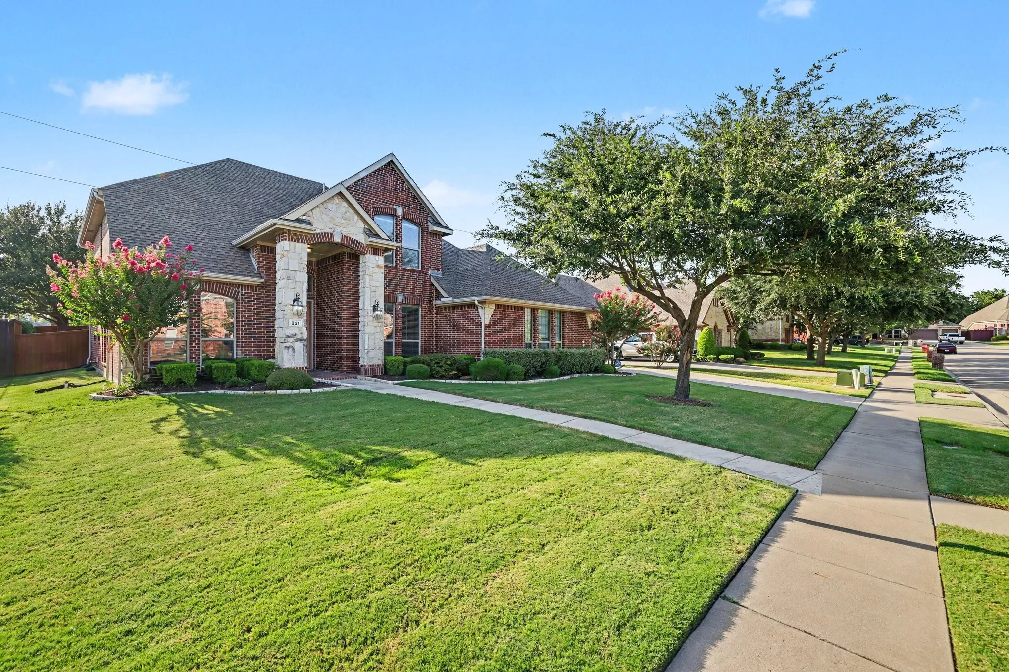 Single Family Residence For Sale in Collin County , 221 Chapel Hill Drive, Prosper, Texas 75078, 5 Bedroom, 4 Bathroom, 1 Garage spaces, 3,182 Sqft, built in 2005, mls#21343571, Real Estate Agent in Prosper, Homes For Sale in Collin county, Homes For Sale in Prosper, Realtor in Prosper Texas, Real Estate Brokerage Independent Realty Texas, Luminita Cordes Realtor