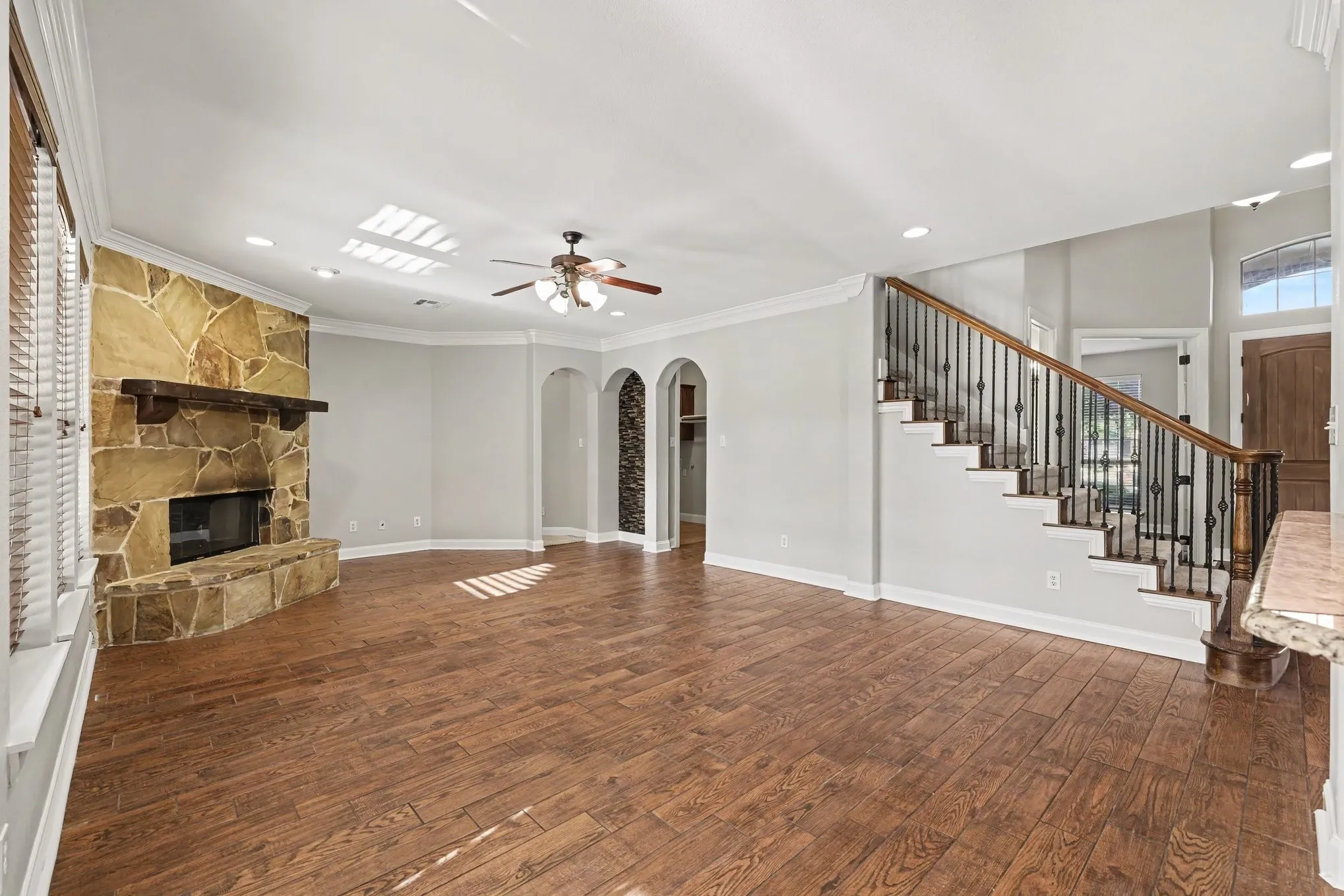 Single Family Residence For Sale in Collin County , 221 Chapel Hill Drive, Prosper, Texas 75078, 5 Bedroom, 4 Bathroom, 1 Garage spaces, 3,182 Sqft, built in 2005, mls#21343571, Real Estate Agent in Prosper, Homes For Sale in Collin county, Homes For Sale in Prosper, Realtor in Prosper Texas, Real Estate Brokerage Independent Realty Texas, Luminita Cordes Realtor