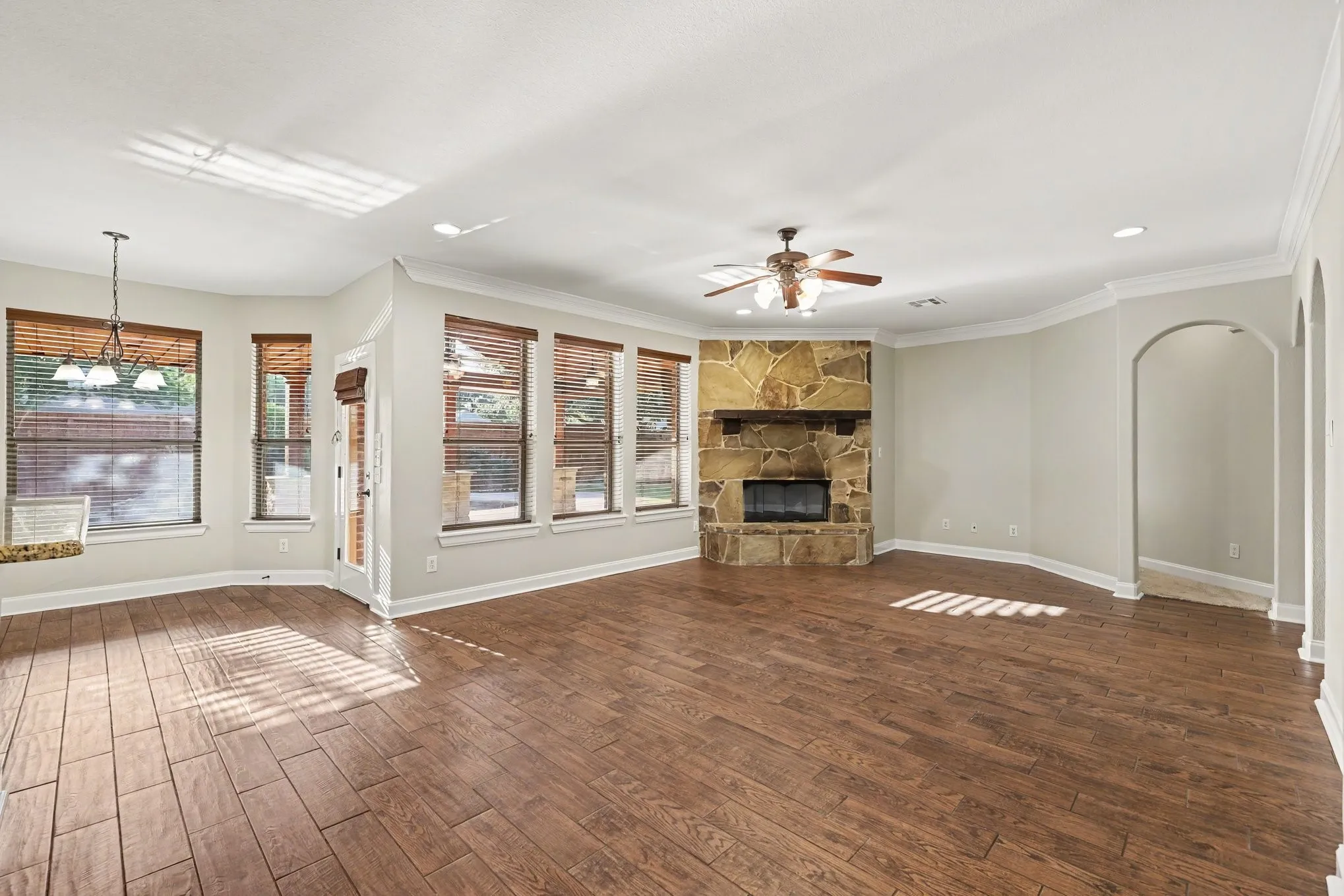 Single Family Residence For Sale in Collin County , 221 Chapel Hill Drive, Prosper, Texas 75078, 5 Bedroom, 4 Bathroom, 1 Garage spaces, 3,182 Sqft, built in 2005, mls#21343571, Real Estate Agent in Prosper, Homes For Sale in Collin county, Homes For Sale in Prosper, Realtor in Prosper Texas, Real Estate Brokerage Independent Realty Texas, Luminita Cordes Realtor