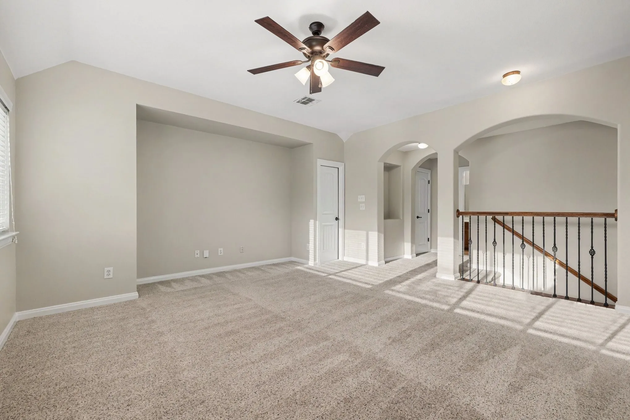 Single Family Residence For Sale in Collin County , 221 Chapel Hill Drive, Prosper, Texas 75078, 5 Bedroom, 4 Bathroom, 1 Garage spaces, 3,182 Sqft, built in 2005, mls#21343571, Real Estate Agent in Prosper, Homes For Sale in Collin county, Homes For Sale in Prosper, Realtor in Prosper Texas, Real Estate Brokerage Independent Realty Texas, Luminita Cordes Realtor