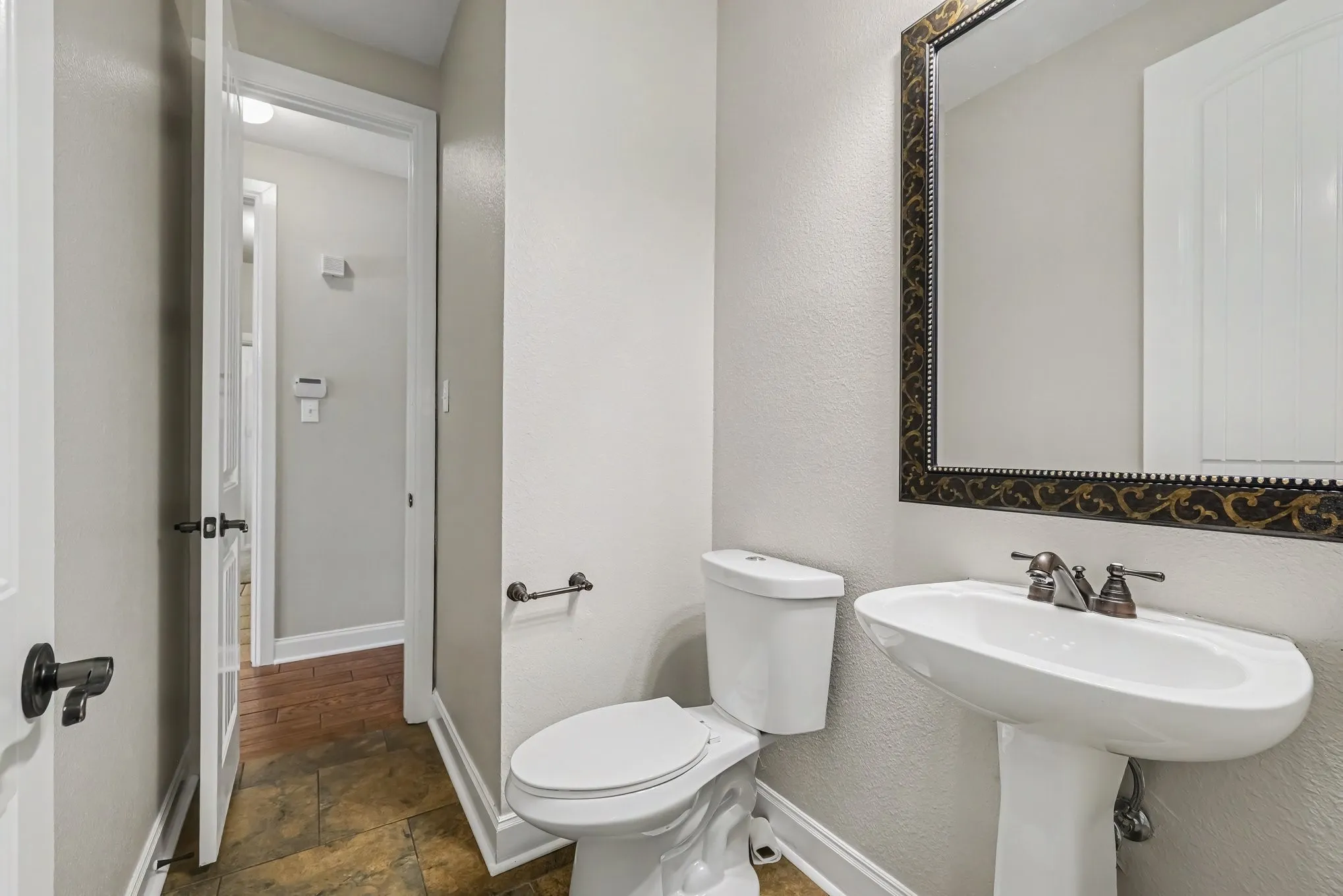 Single Family Residence For Sale in Collin County , 221 Chapel Hill Drive, Prosper, Texas 75078, 5 Bedroom, 4 Bathroom, 1 Garage spaces, 3,182 Sqft, built in 2005, mls#21343571, Real Estate Agent in Prosper, Homes For Sale in Collin county, Homes For Sale in Prosper, Realtor in Prosper Texas, Real Estate Brokerage Independent Realty Texas, Luminita Cordes Realtor