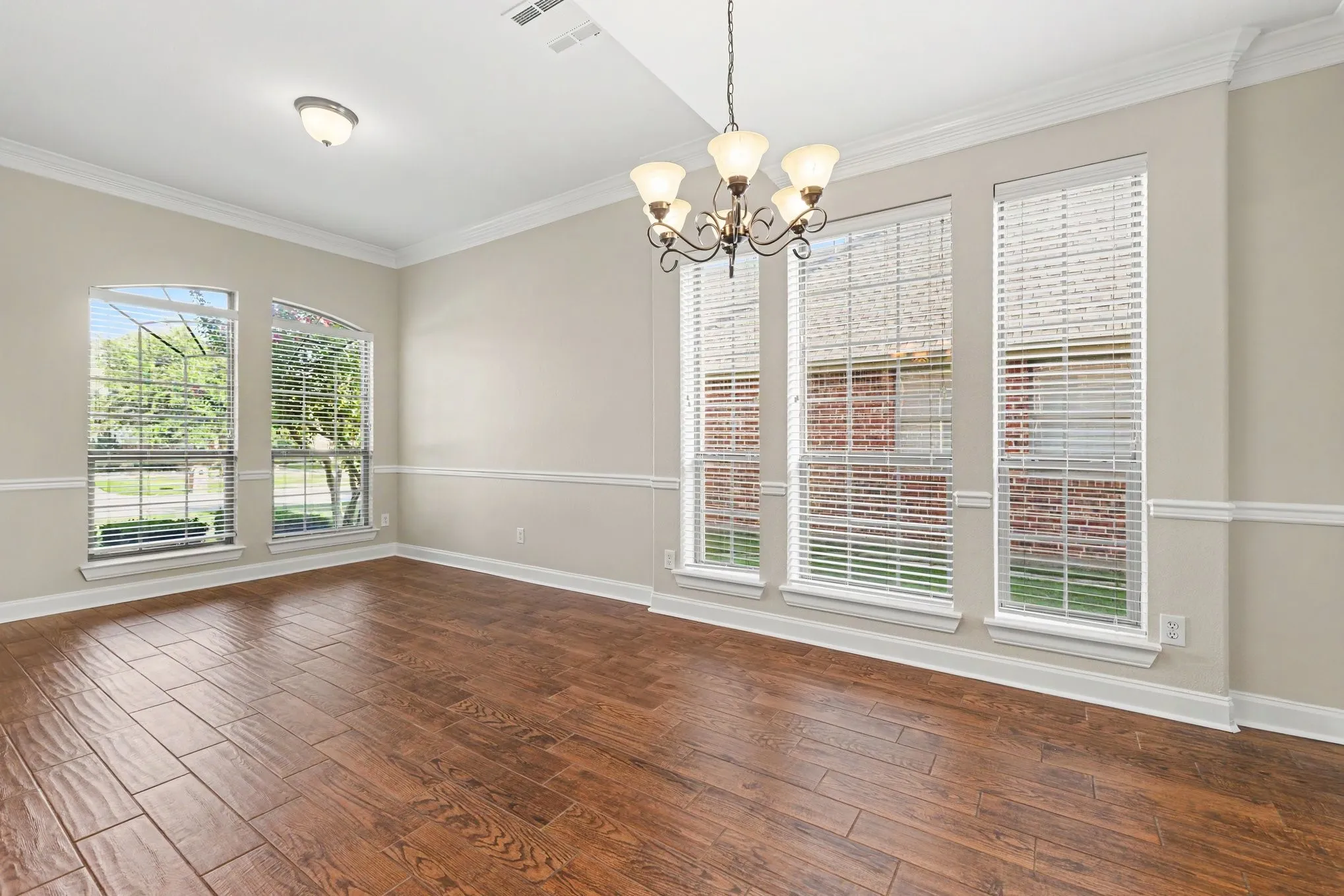 Single Family Residence For Sale in Collin County , 221 Chapel Hill Drive, Prosper, Texas 75078, 5 Bedroom, 4 Bathroom, 1 Garage spaces, 3,182 Sqft, built in 2005, mls#21343571, Real Estate Agent in Prosper, Homes For Sale in Collin county, Homes For Sale in Prosper, Realtor in Prosper Texas, Real Estate Brokerage Independent Realty Texas, Luminita Cordes Realtor
